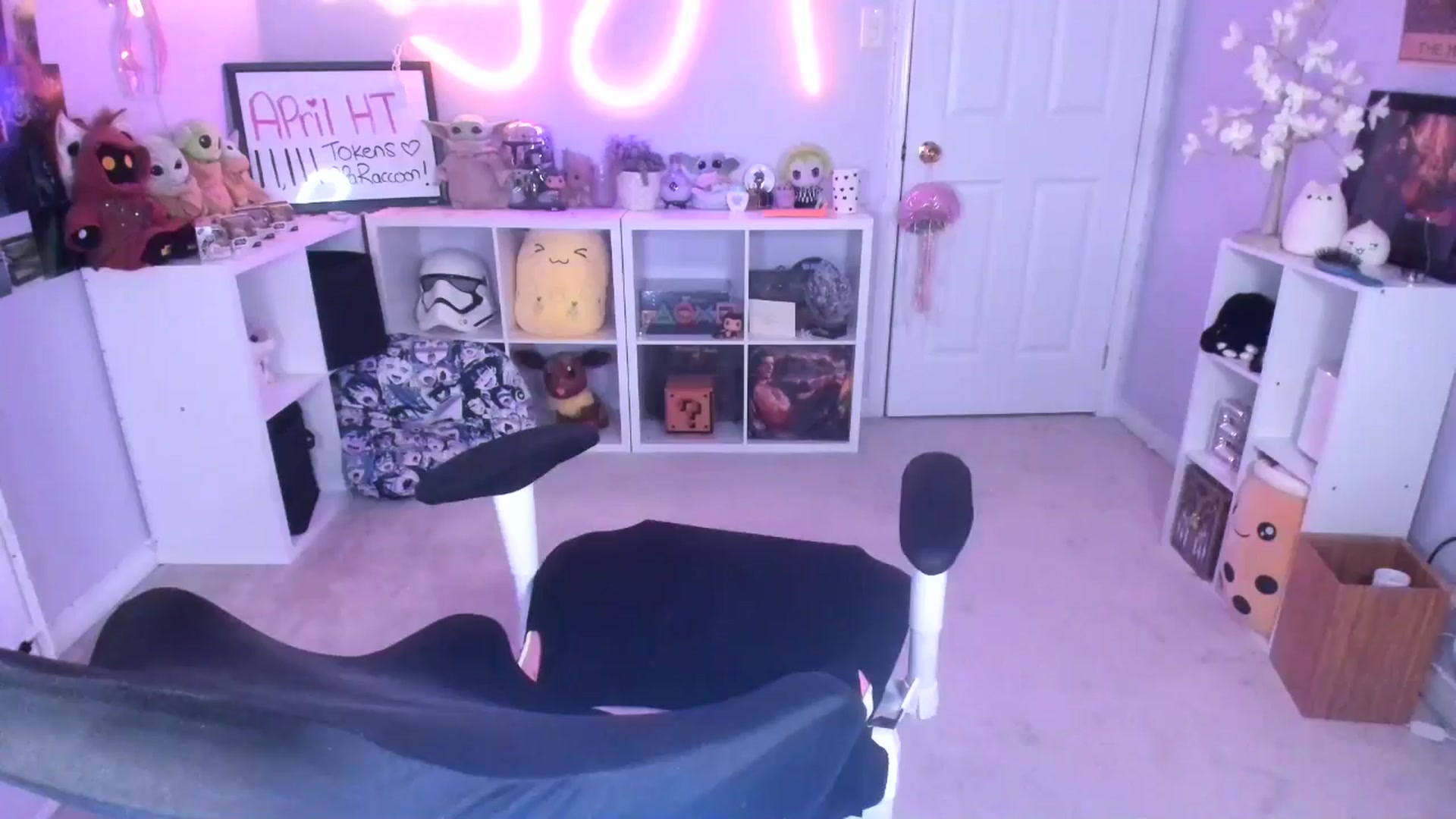 Gallery image thumbnail from EmilyTokes's myfreecams stream on, 04/19/2024, 04:20 image 11 of 20