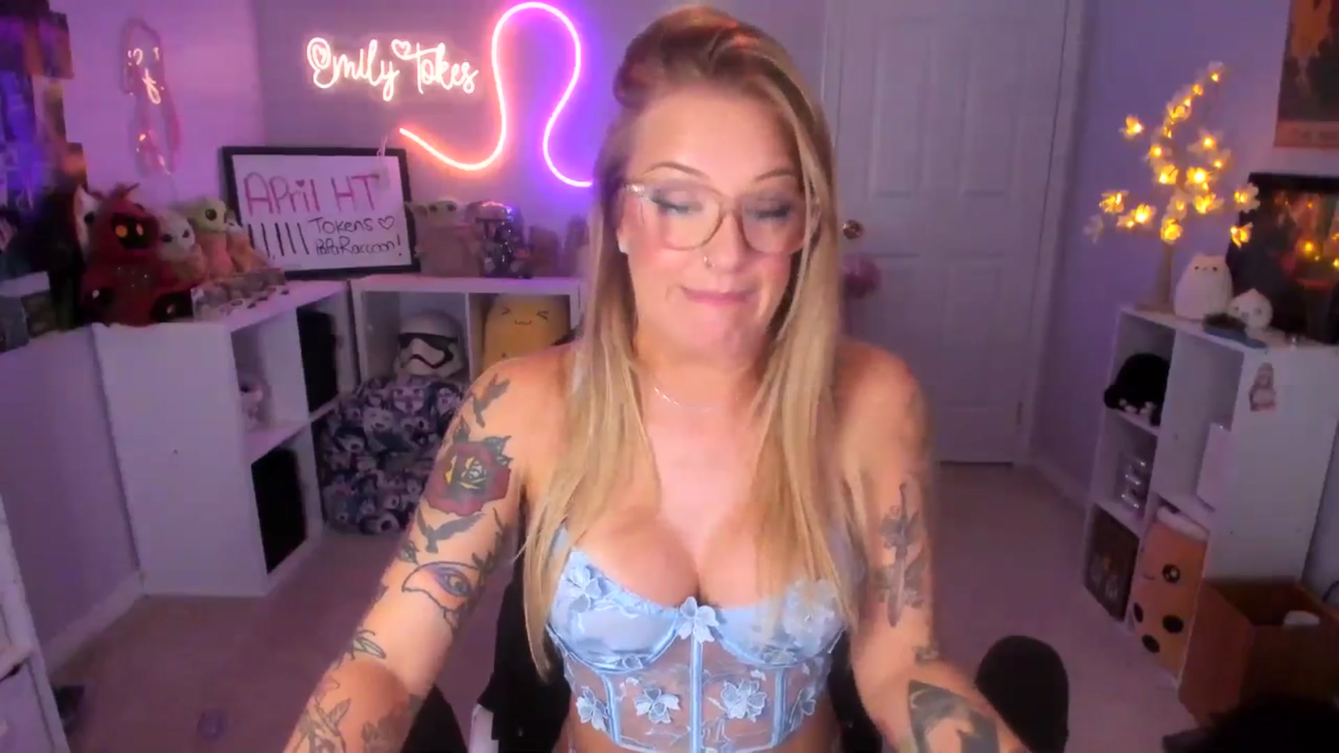 Gallery image thumbnail from EmilyTokes's myfreecams stream on, 05/18/2024, 04:56 image 13 of 20