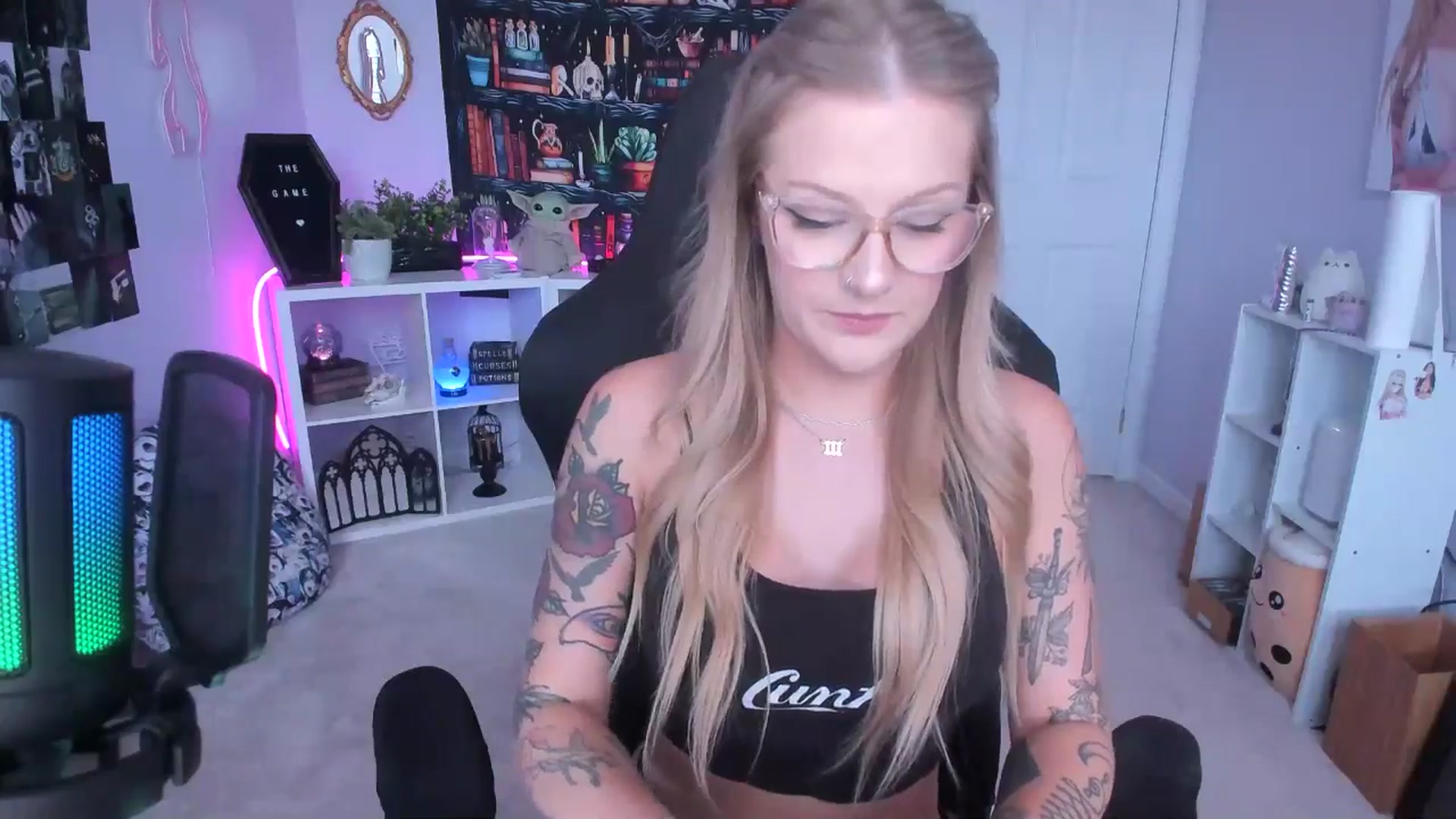 Gallery image thumbnail from EmilyTokes's myfreecams stream on, 08/29/2024, 16:25 image 13 of 20