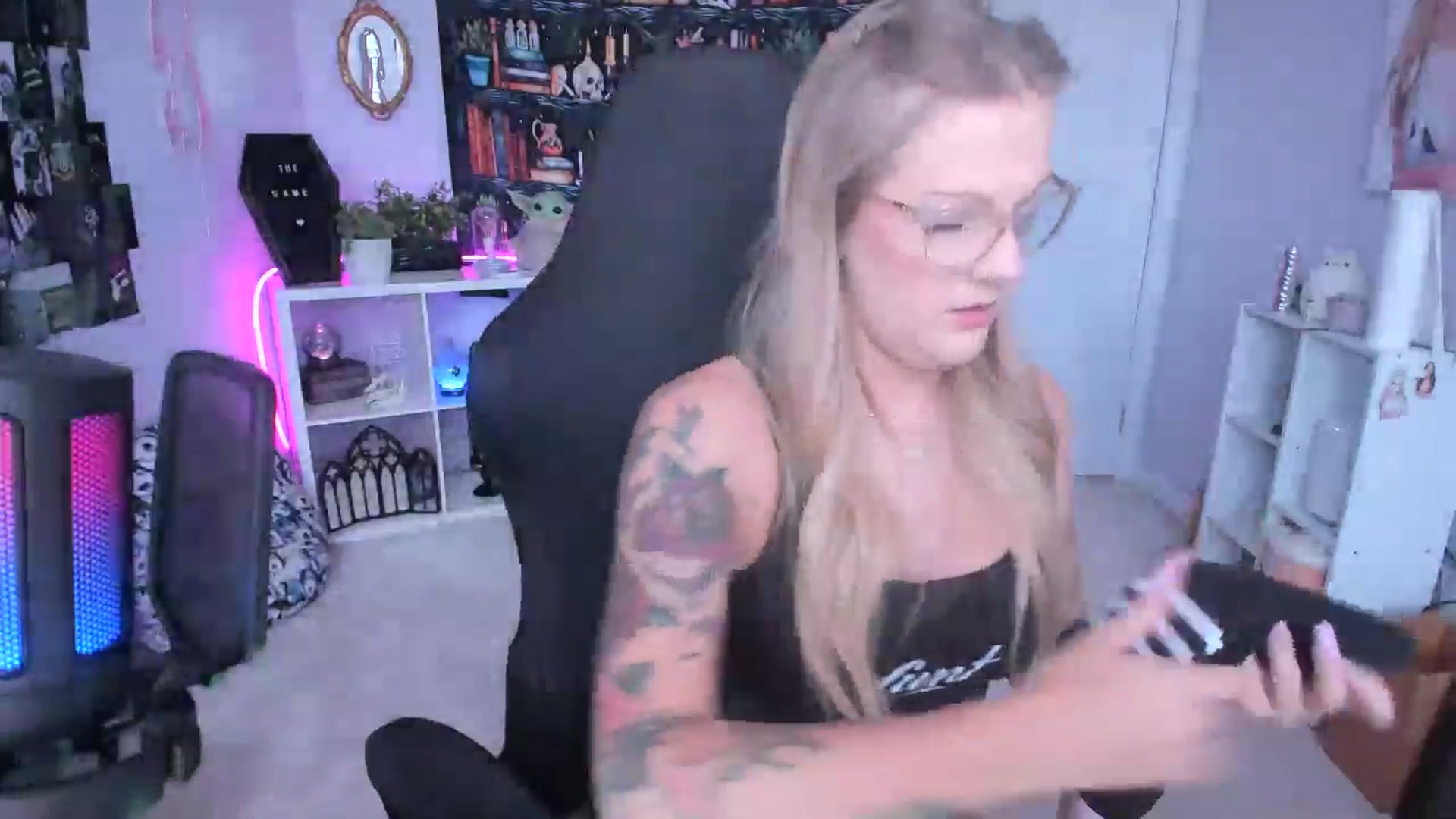 Gallery image thumbnail from EmilyTokes's myfreecams stream on, 08/29/2024, 16:25 image 14 of 20