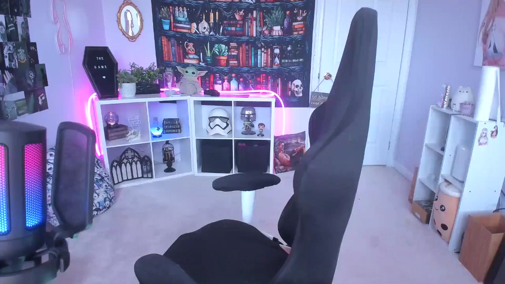 Gallery image thumbnail from EmilyTokes's myfreecams stream on, 08/29/2024, 16:25 image 17 of 20