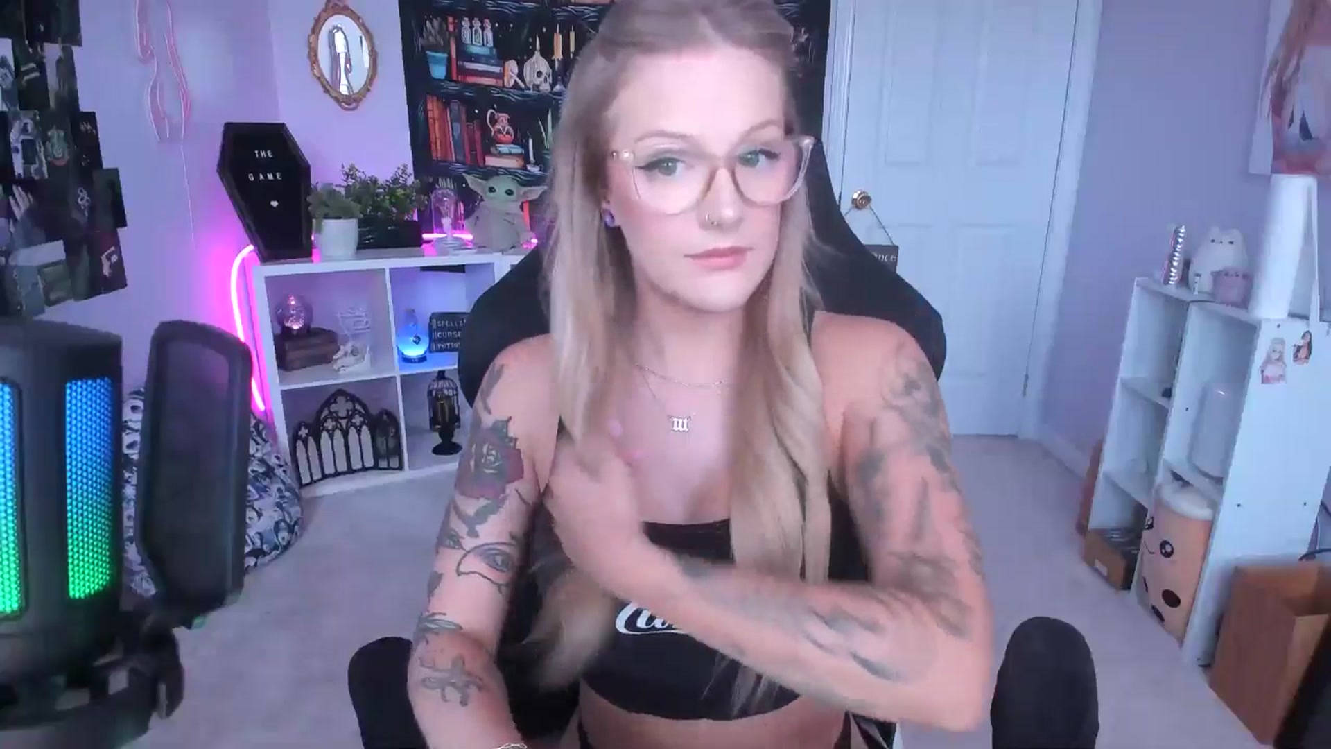 Gallery image thumbnail from EmilyTokes's myfreecams stream on, 08/29/2024, 16:25 image 10 of 20