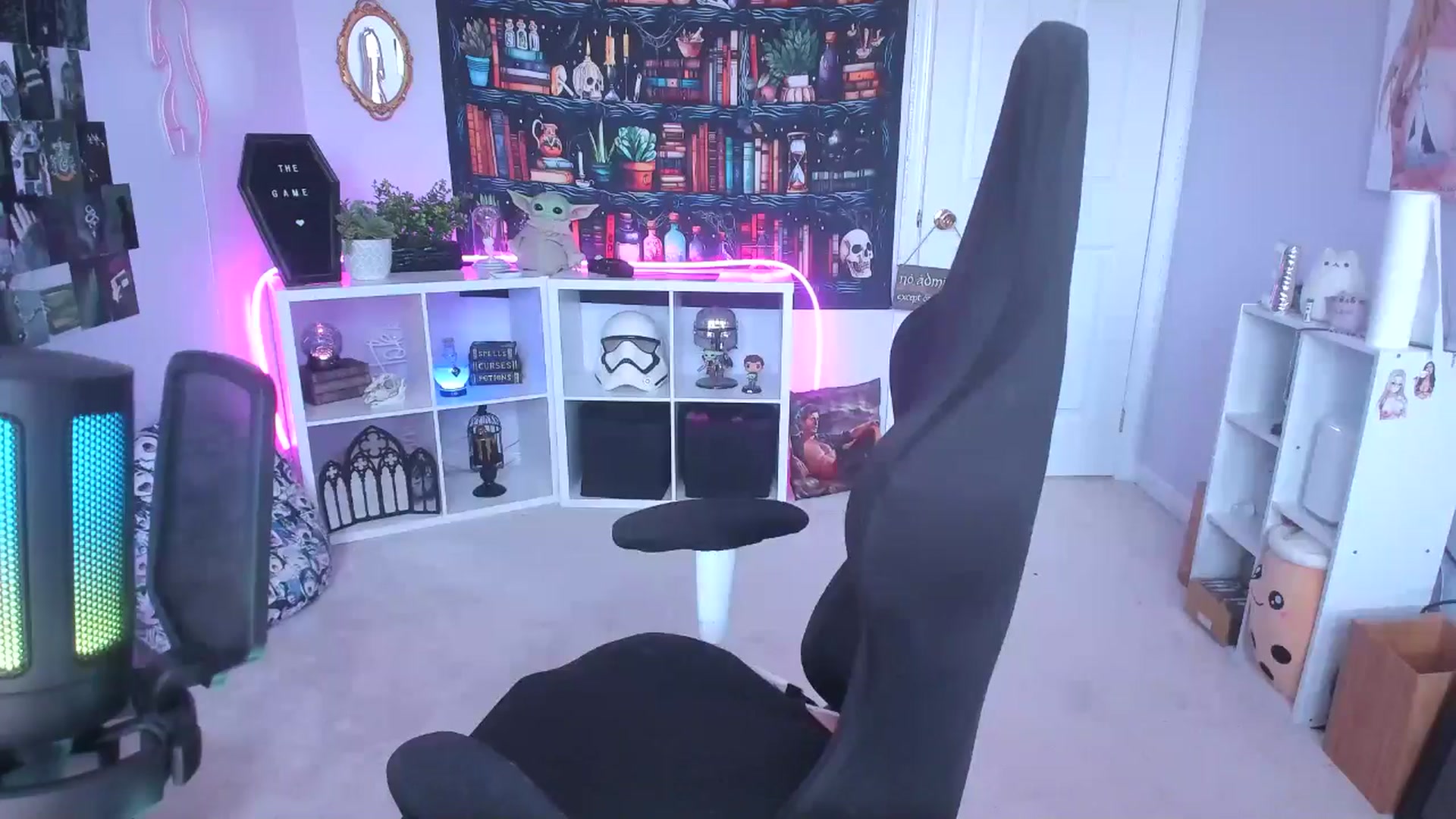 Gallery image thumbnail from EmilyTokes's myfreecams stream on, 08/29/2024, 16:25 image 18 of 20
