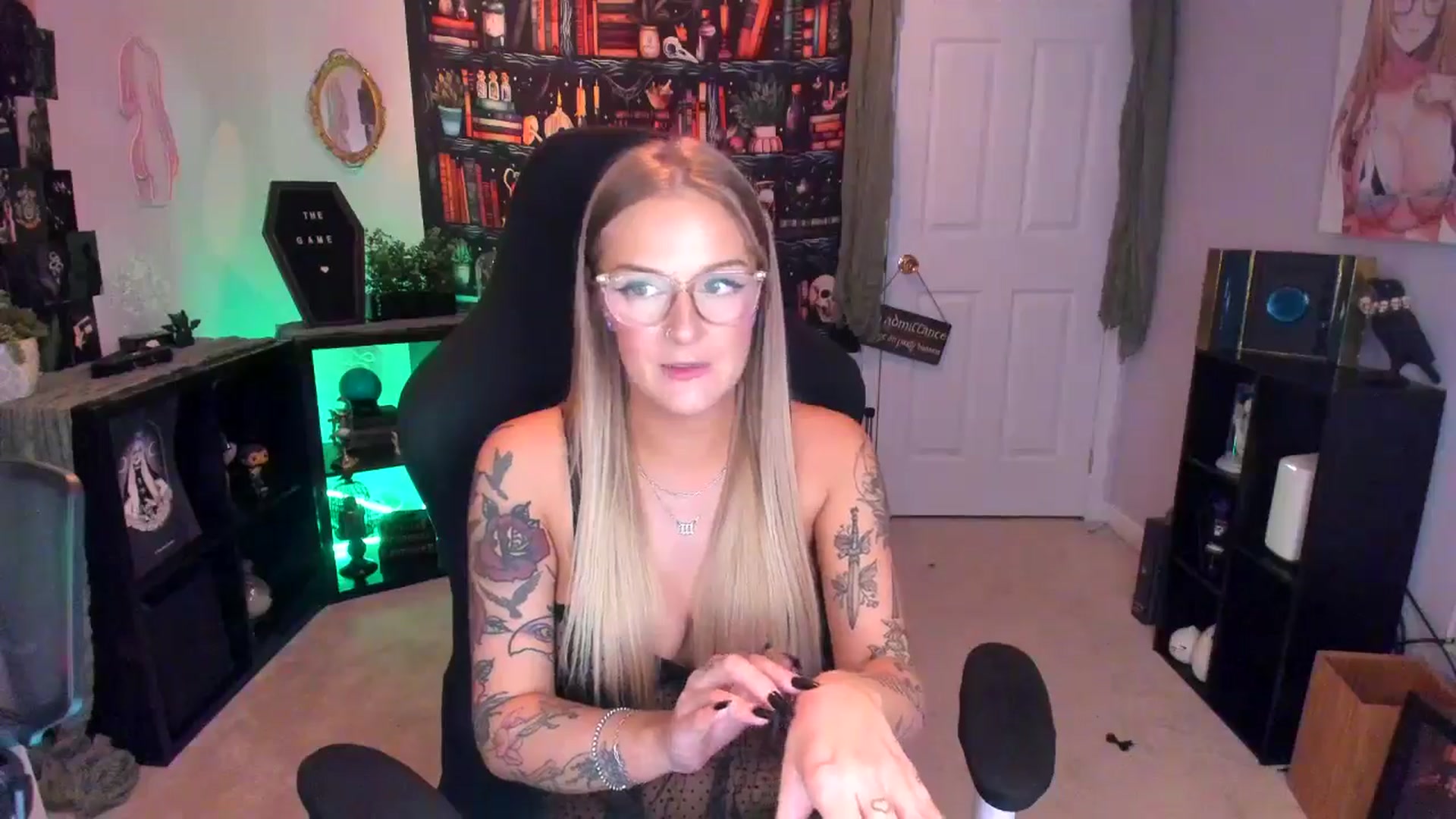 Gallery image thumbnail from EmilyTokes's myfreecams stream on, 09/16/2024, 02:31 image 13 of 20