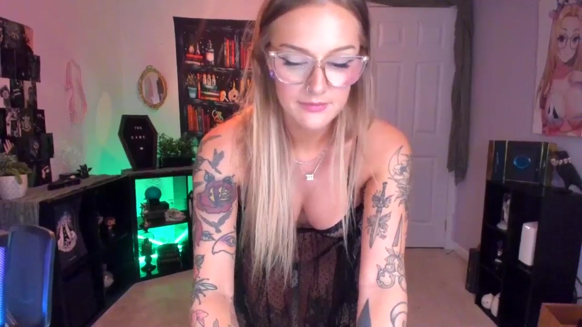 Gallery image thumbnail from EmilyTokes's myfreecams stream on, 09/16/2024, 02:31 image 3 of 20