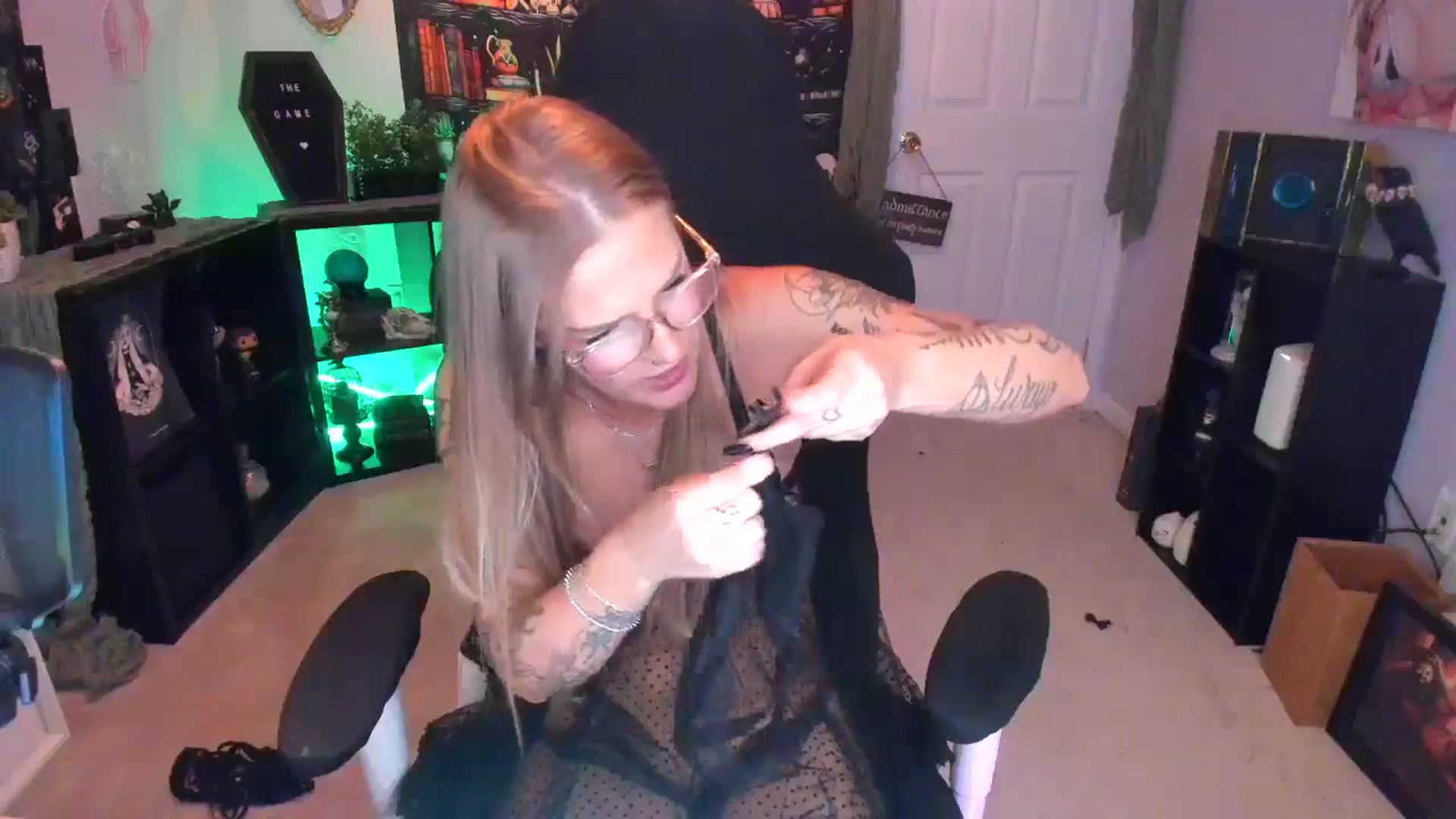 Gallery image thumbnail from EmilyTokes's myfreecams stream on, 09/16/2024, 02:31 image 11 of 20