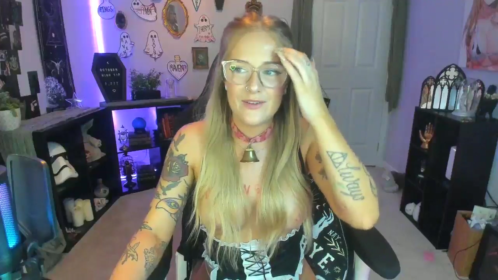 Gallery image thumbnail from EmilyTokes's myfreecams stream on, 10/19/2024, 04:48 image 10 of 20