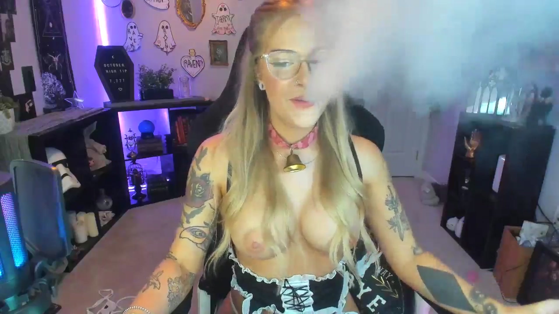 Gallery image thumbnail from EmilyTokes's myfreecams stream on, 10/19/2024, 04:48 image 4 of 20