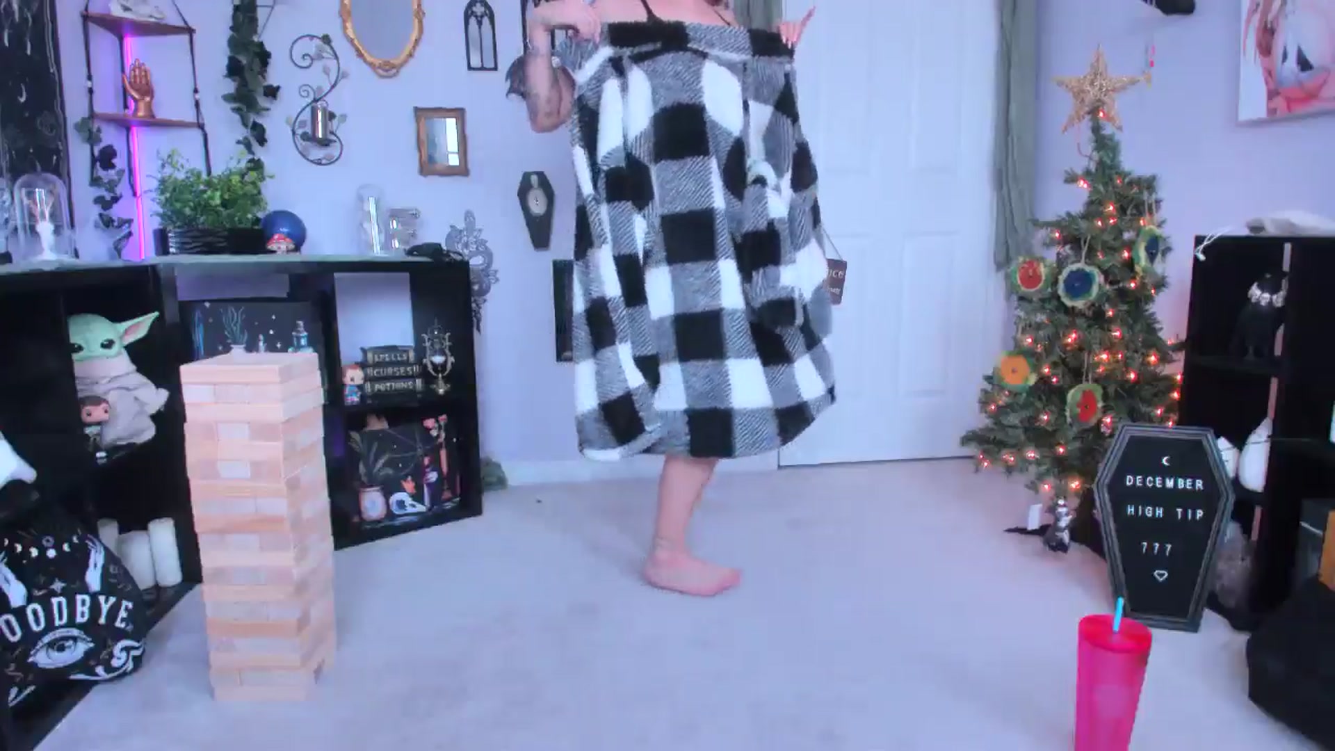 Gallery image thumbnail from EmilyTokes's myfreecams stream on, 12/12/2024, 17:16 image 17 of 20