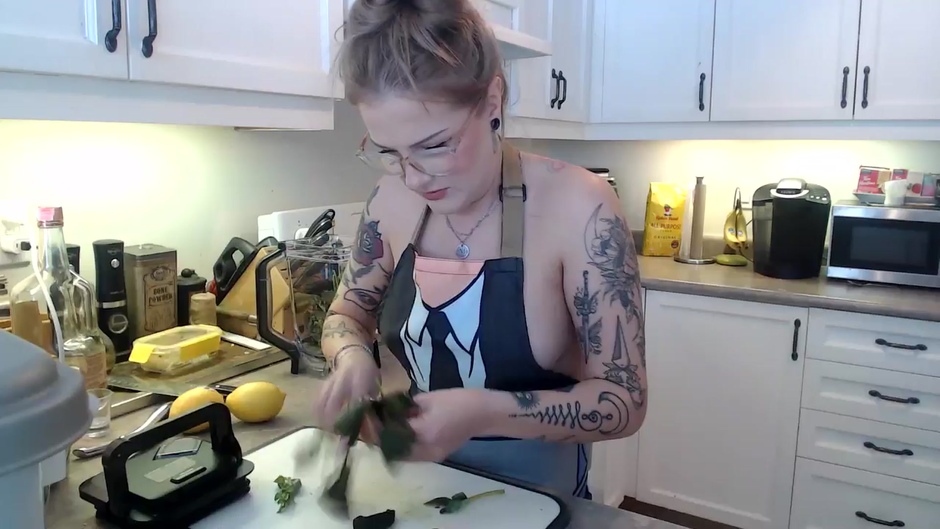 Gallery image thumbnail from EmilyTokes's myfreecams stream on, 01/08/2025, 17:49 image 10 of 20