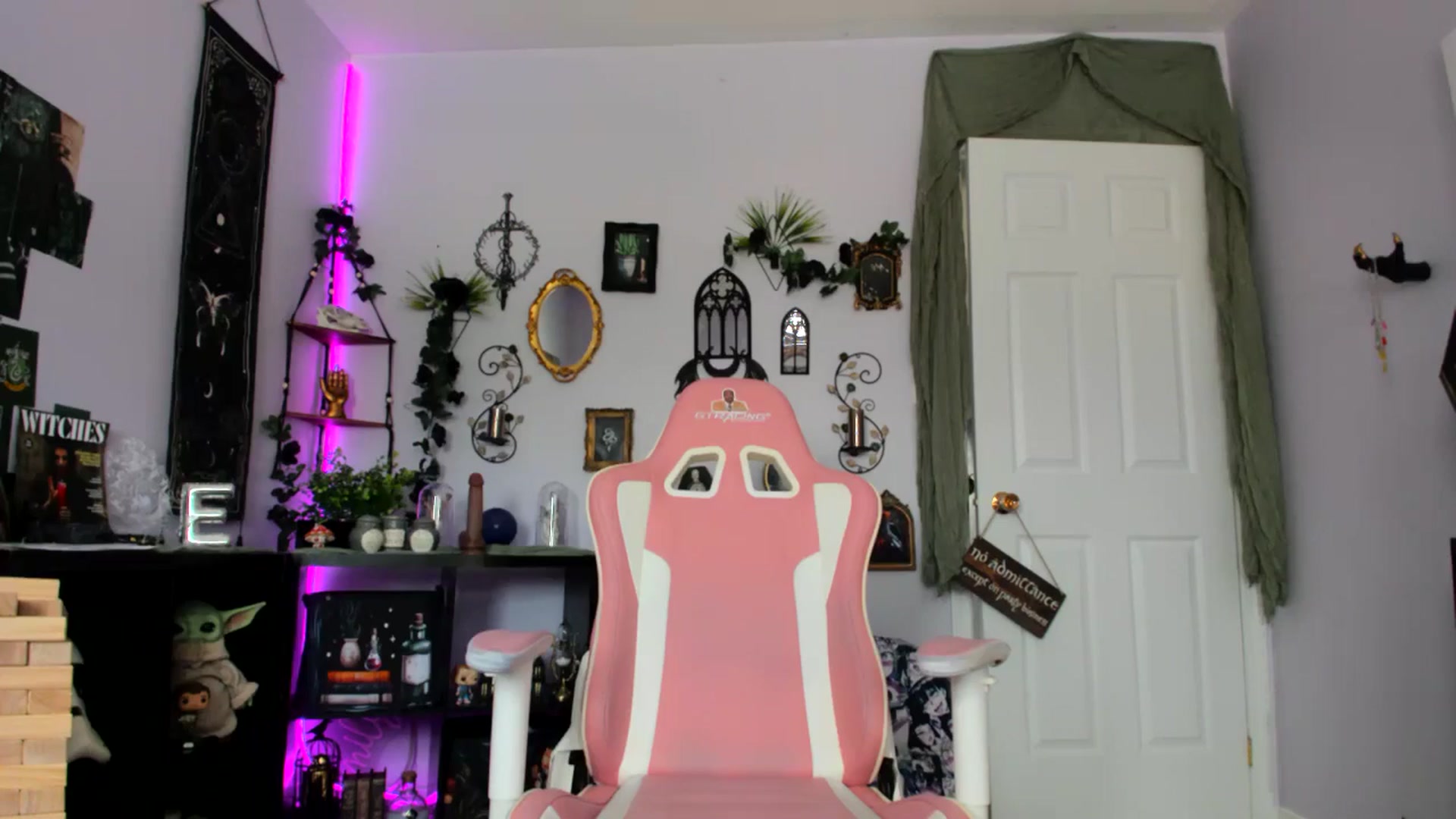 Gallery image thumbnail from EmilyTokes's myfreecams stream on, 01/10/2025, 18:36 image 13 of 20