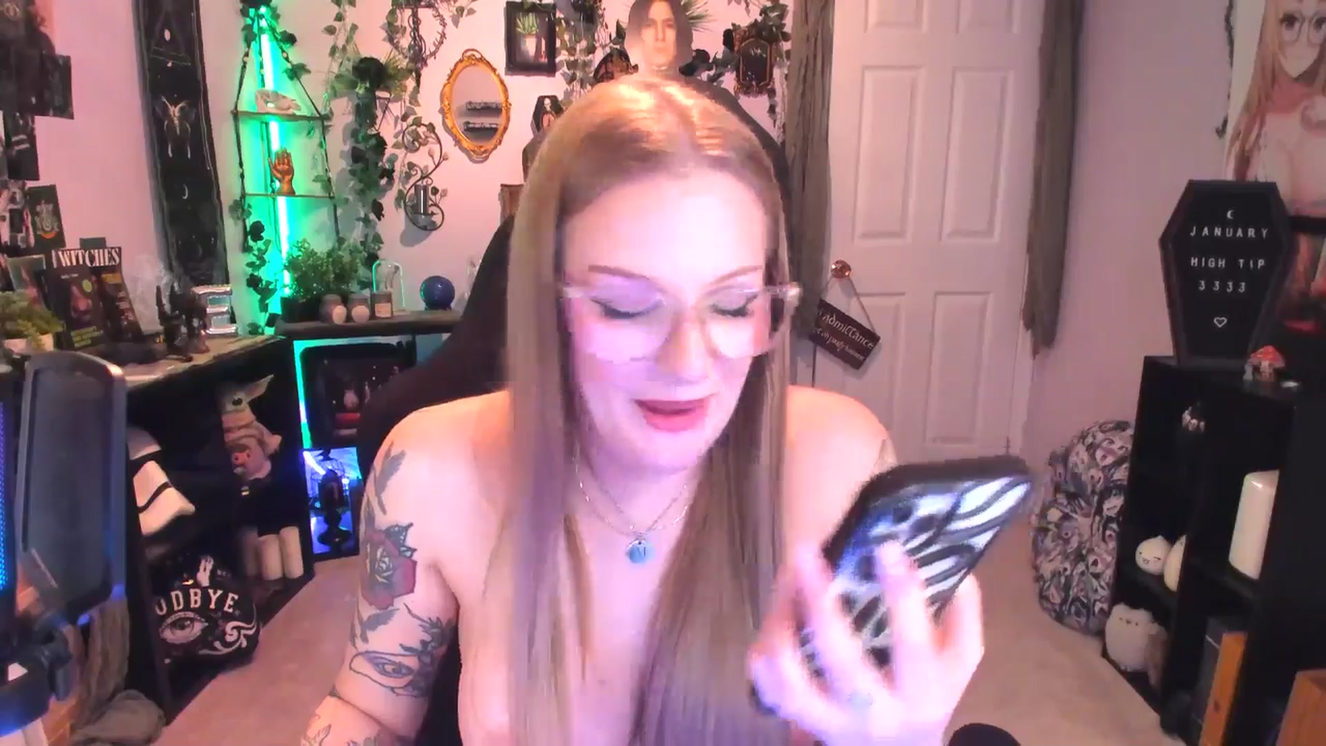 Gallery image thumbnail from EmilyTokes's myfreecams stream on, 01/20/2025, 04:16 image 7 of 20