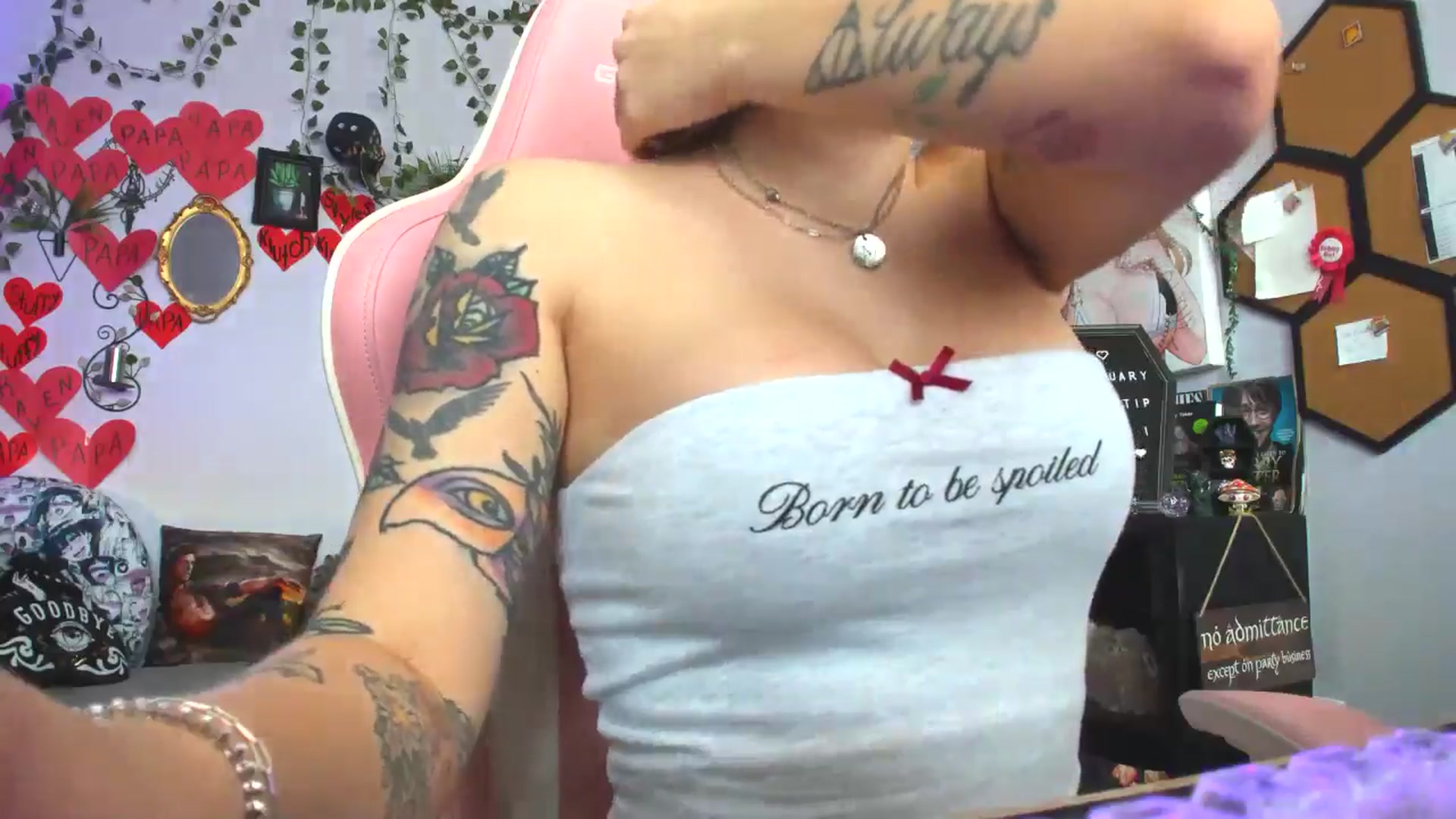 Gallery image thumbnail from EmilyTokes's myfreecams stream on, 02/19/2025, 18:46 image 17 of 20