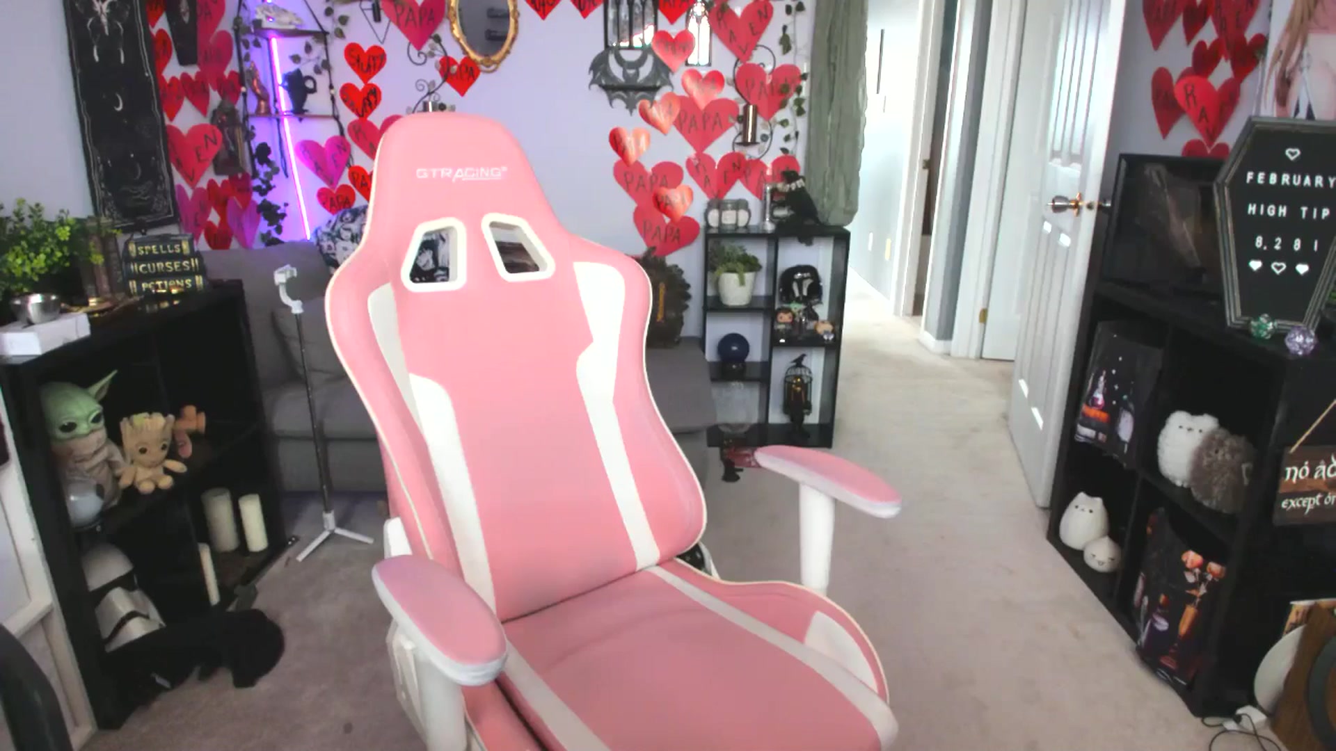 Gallery image thumbnail from EmilyTokes's myfreecams stream on, 02/19/2025, 18:46 image 9 of 20