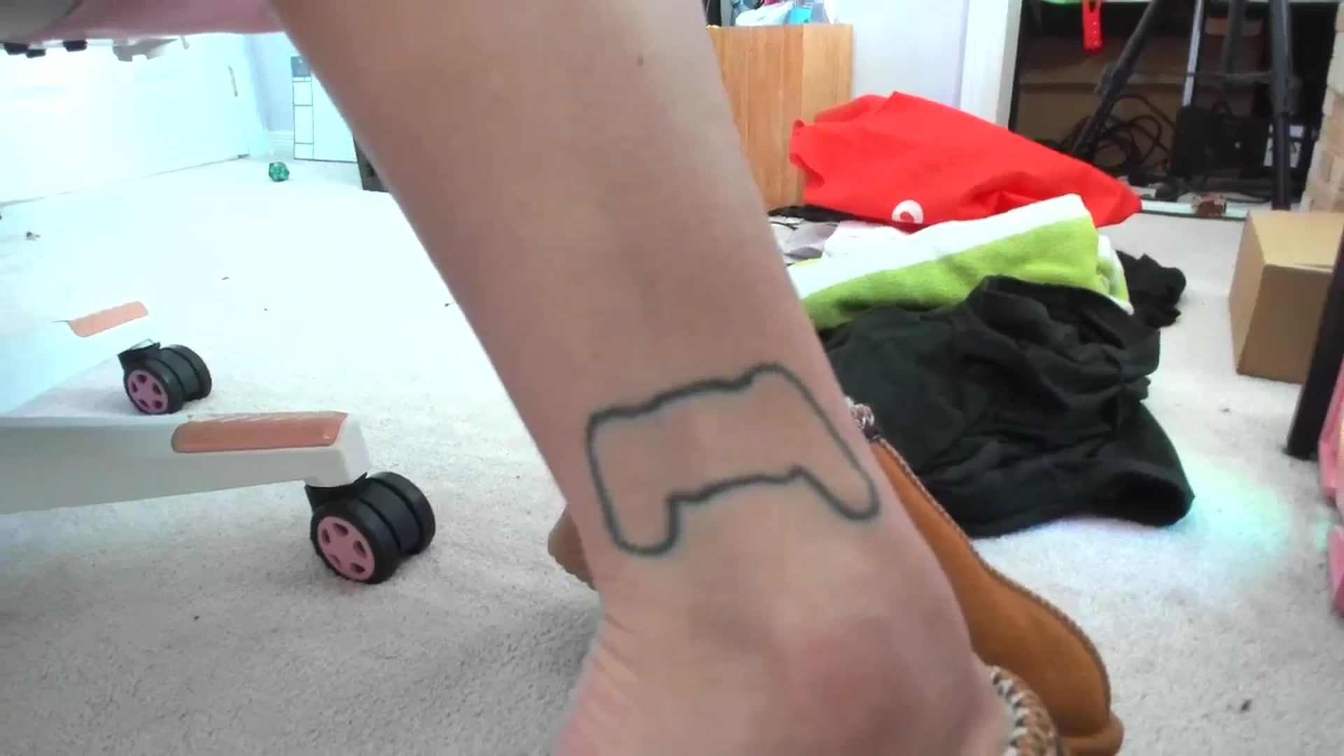 Gallery image thumbnail from EmilyTokes's myfreecams stream on, 02/26/2025, 17:29 image 3 of 20
