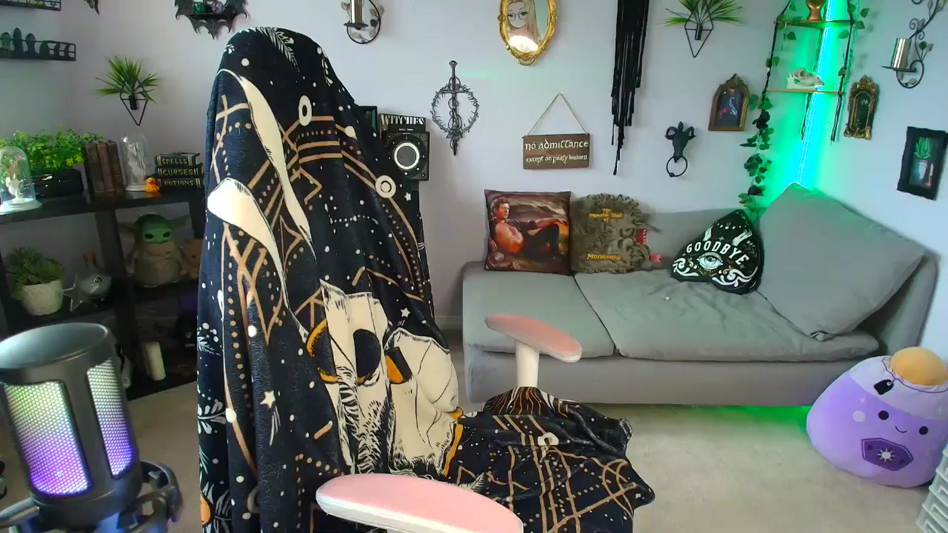 Gallery image thumbnail from EmilyTokes's myfreecams stream on, 05/21/2025, 16:36 image 4 of 20