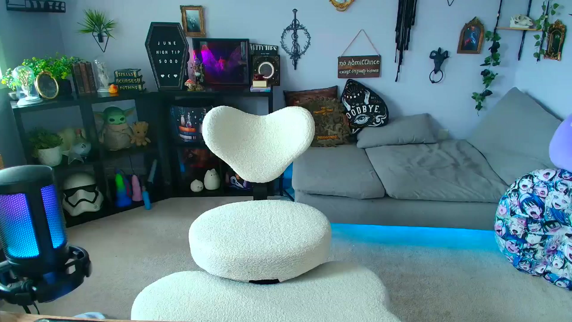 Gallery image thumbnail from EmilyTokes's myfreecams stream on, 06/13/2025, 17:12 image 18 of 20
