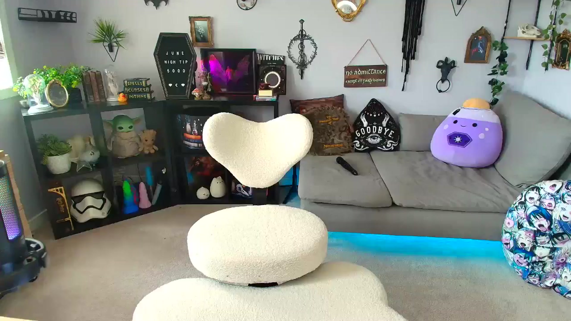 Gallery image thumbnail from EmilyTokes's myfreecams stream on, 06/16/2025, 17:21 image 13 of 20