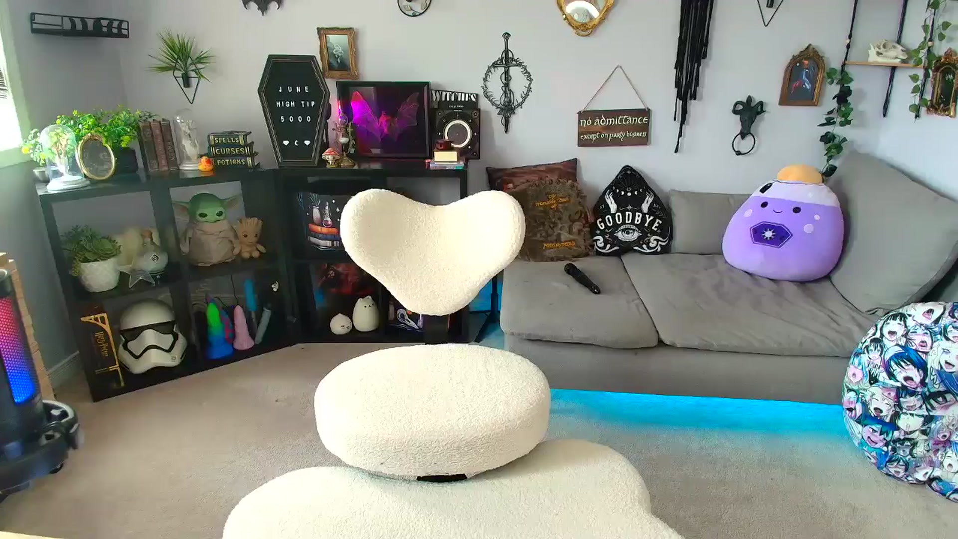 Gallery image thumbnail from EmilyTokes's myfreecams stream on, 06/16/2025, 17:21 image 14 of 20