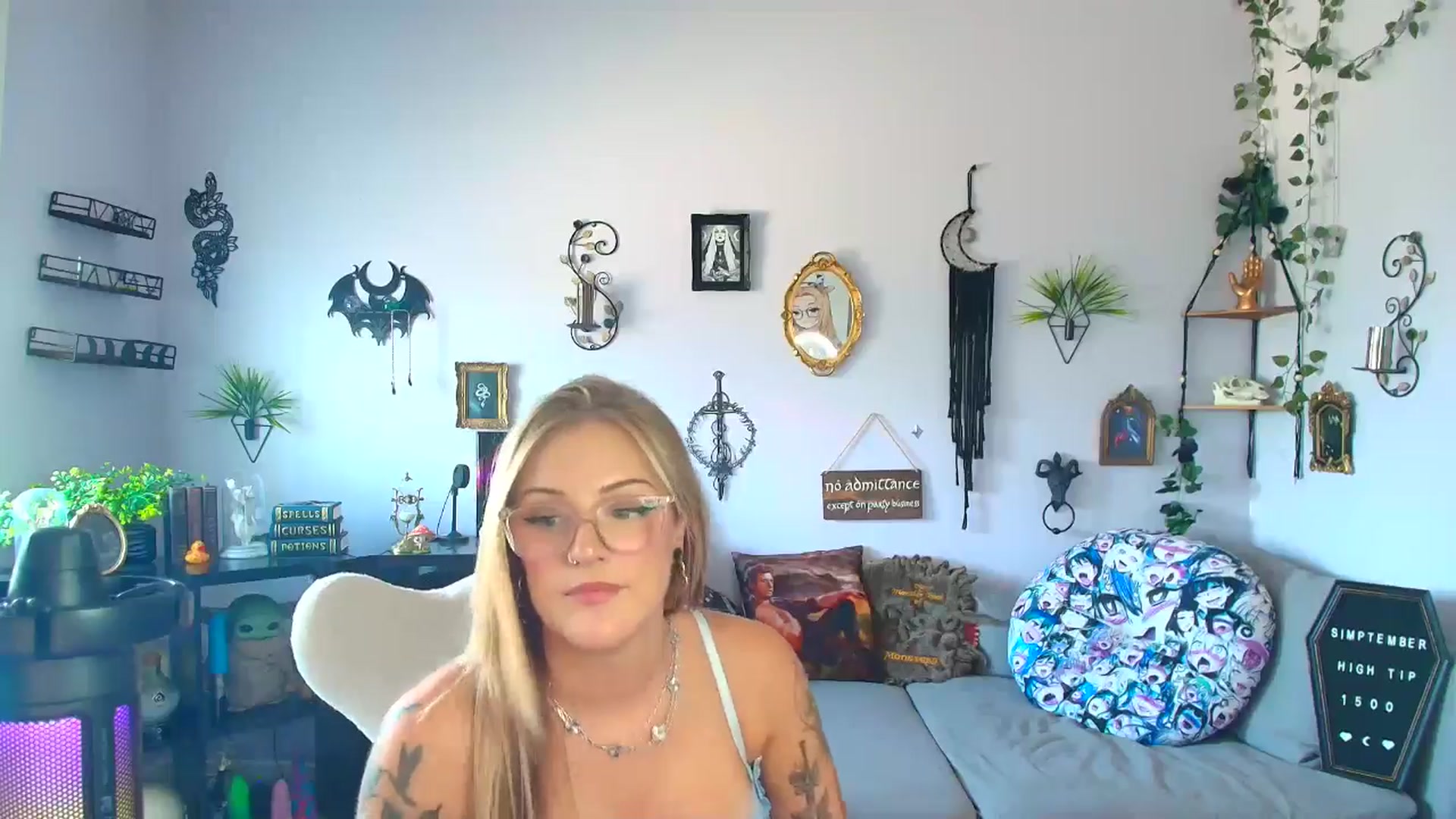 Gallery image thumbnail from EmilyTokes's myfreecams stream on, 09/12/2025, 17:36 image 17 of 20