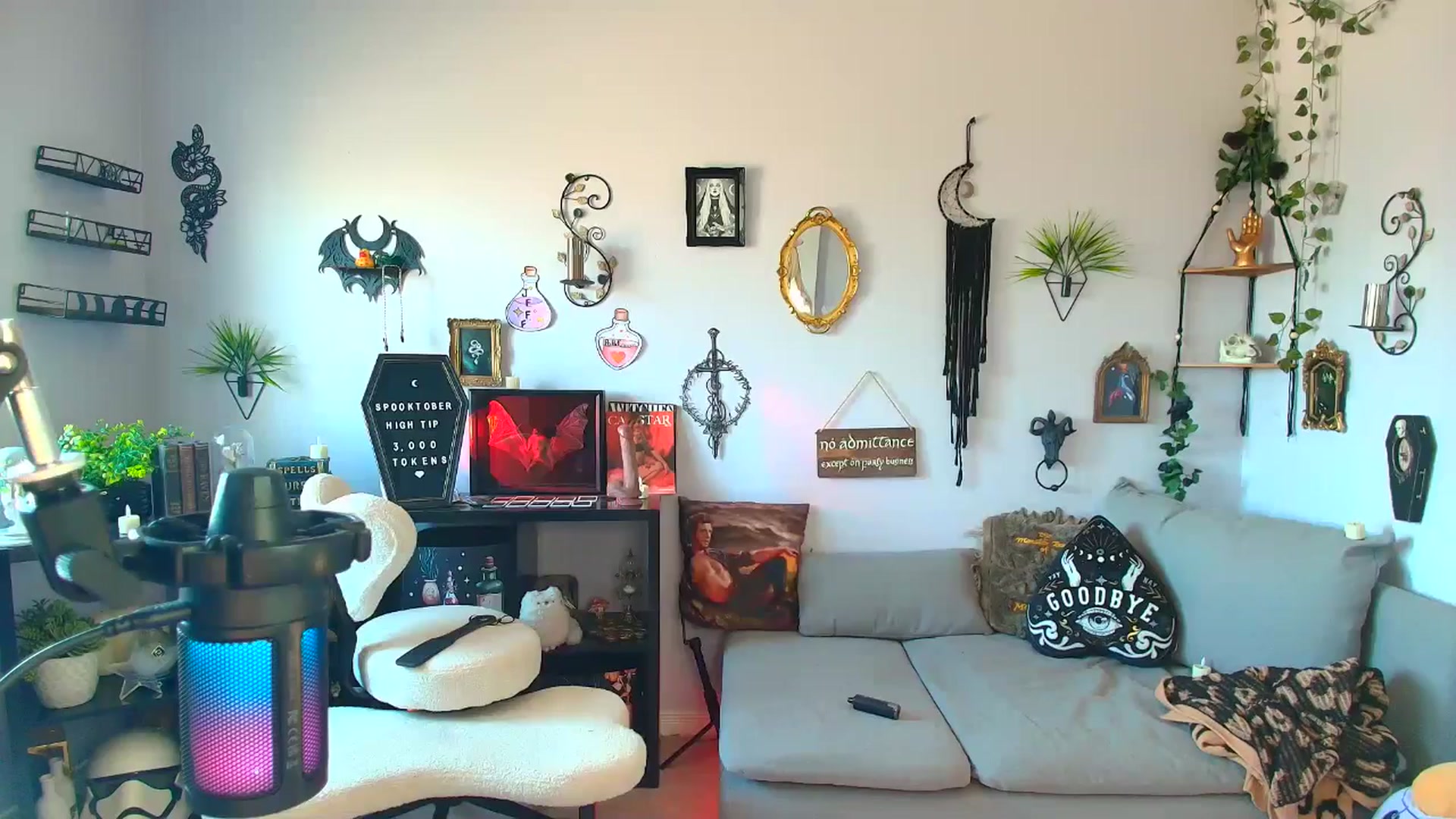Gallery image thumbnail from EmilyTokes's myfreecams stream on, 10/09/2025, 17:31 image 8 of 20