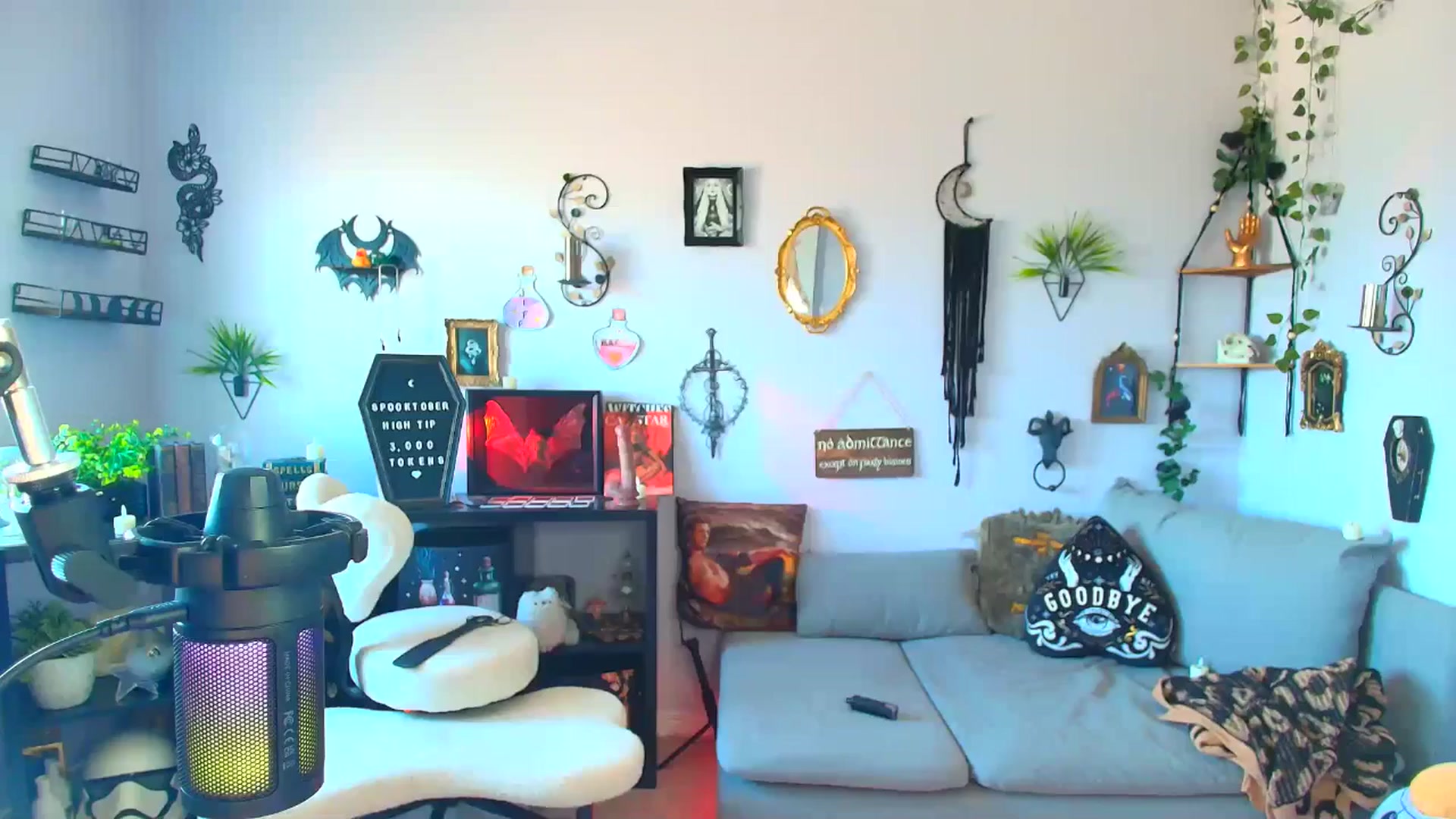 Gallery image thumbnail from EmilyTokes's myfreecams stream on, 10/09/2025, 17:31 image 6 of 20