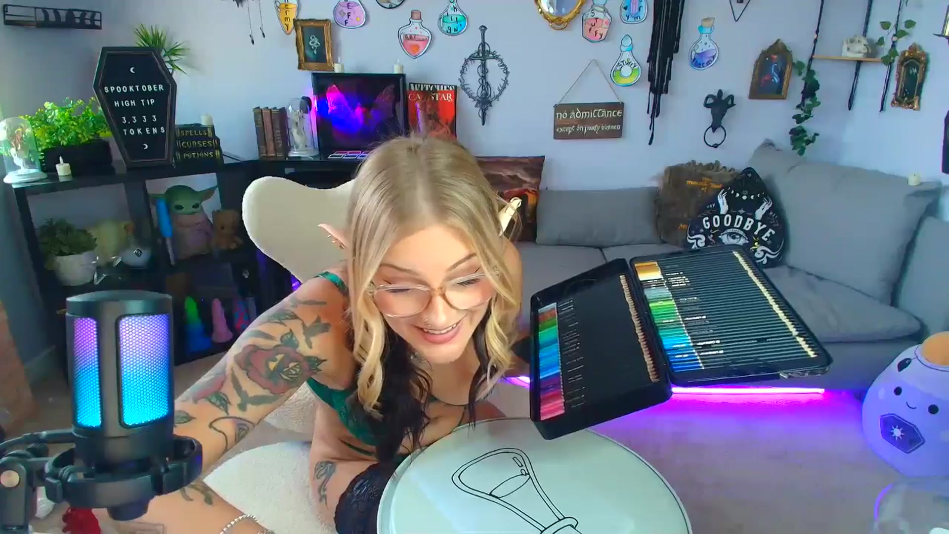 Gallery image thumbnail from EmilyTokes's myfreecams stream on, 10/14/2025, 17:20 image 10 of 20