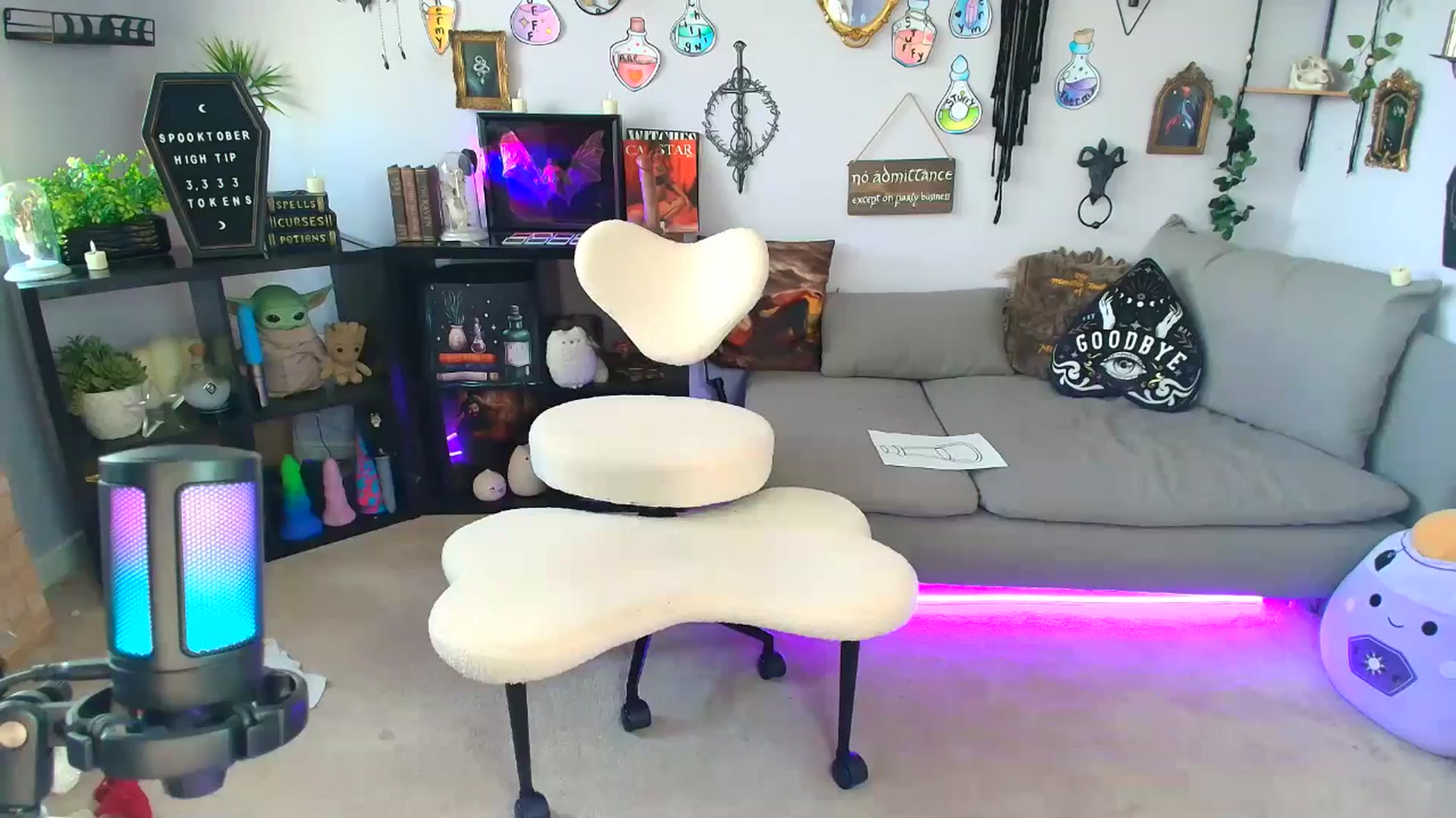 Gallery image thumbnail from EmilyTokes's myfreecams stream on, 10/14/2025, 17:20 image 9 of 20