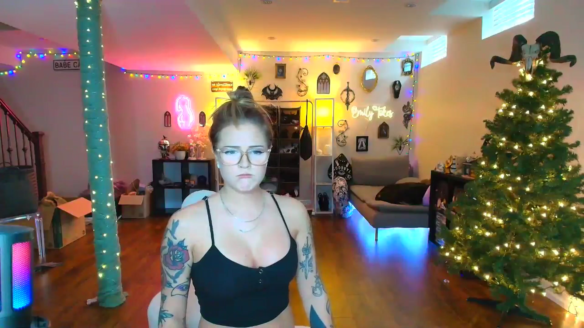 Gallery image thumbnail from EmilyTokes's myfreecams stream on, 12/15/2025, 18:21 image 11 of 20