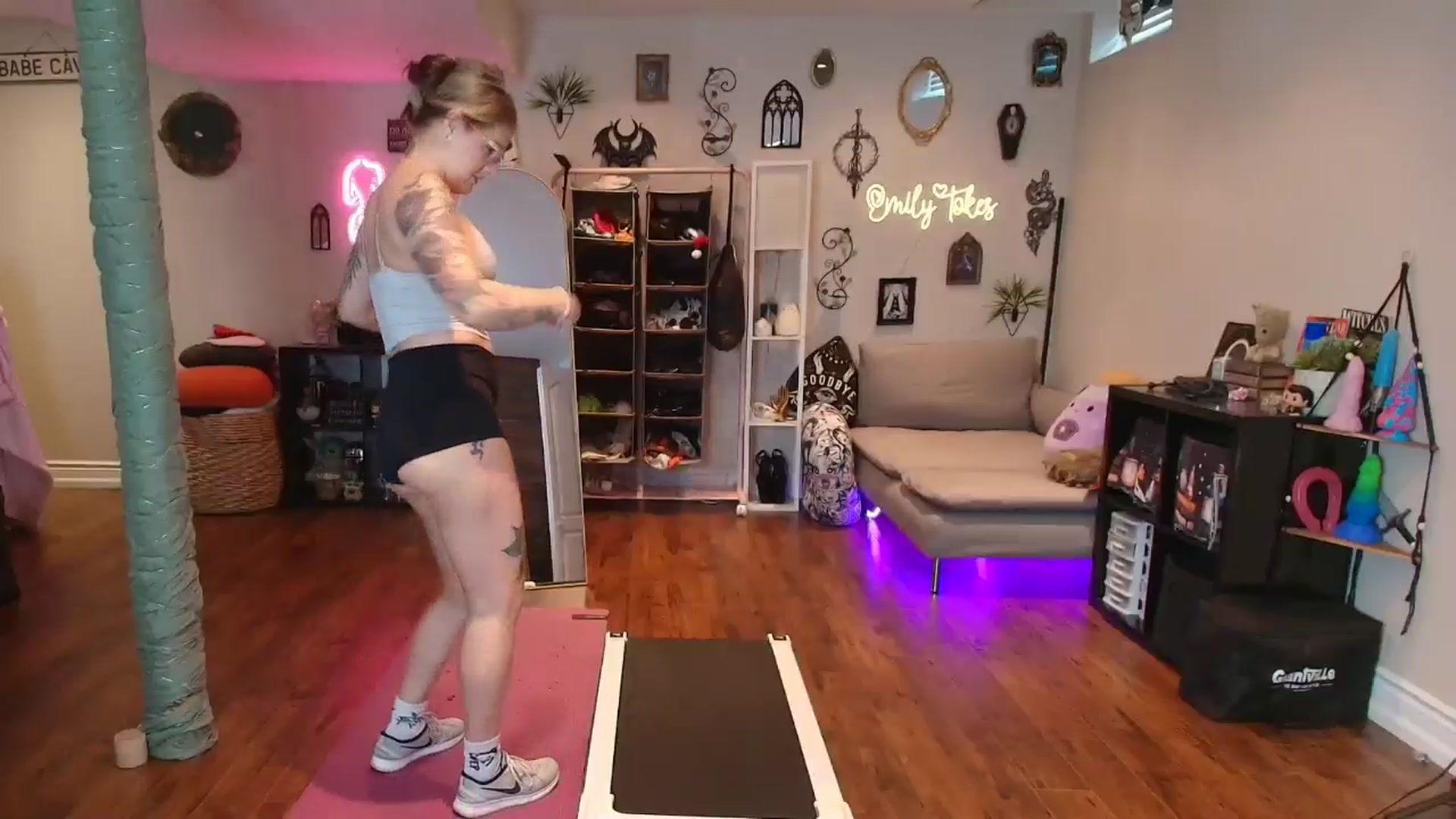 Gallery image thumbnail from EmilyTokes's myfreecams stream on, 01/07/2026, 18:54 image 6 of 20