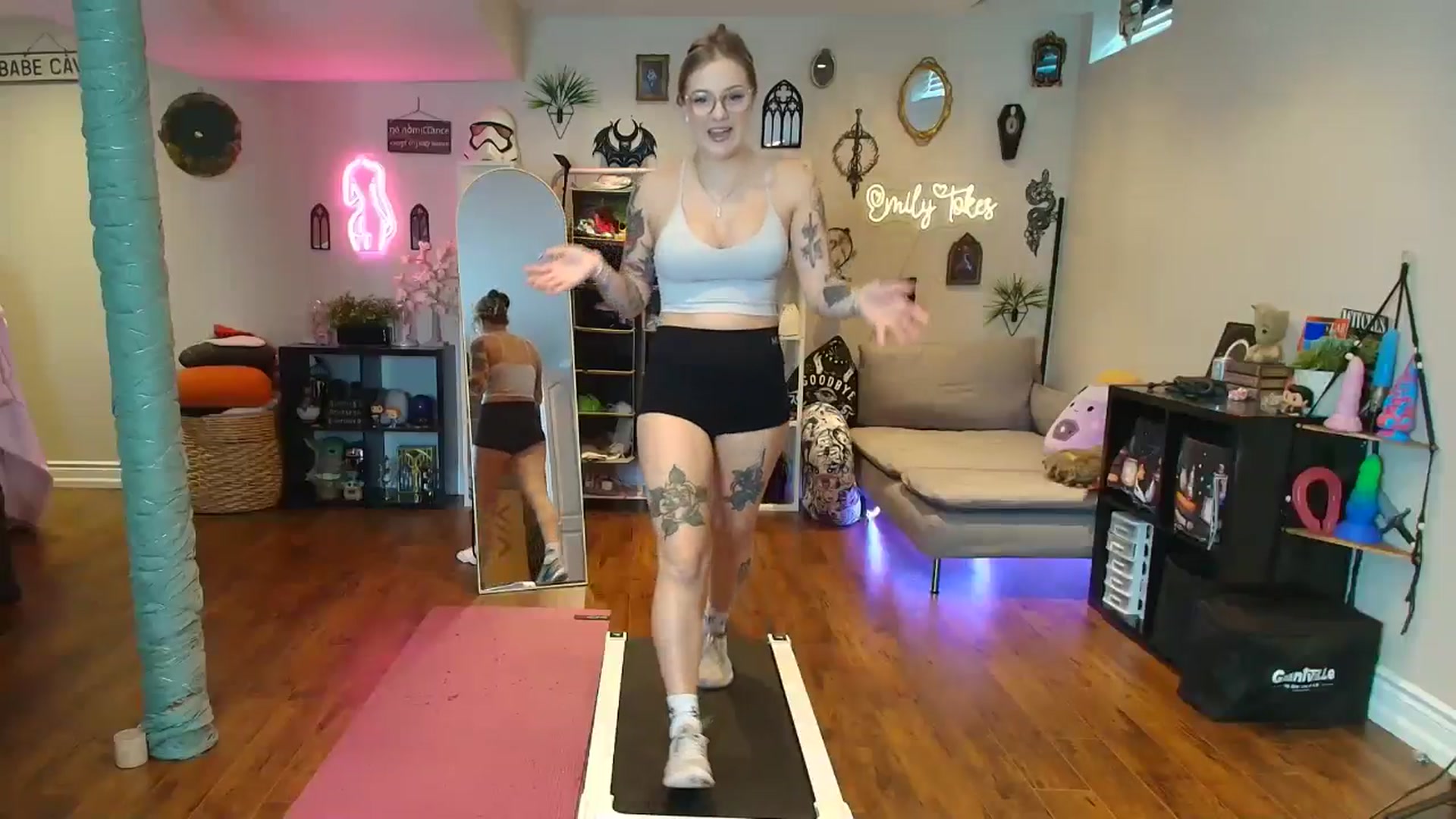 Gallery image thumbnail from EmilyTokes's myfreecams stream on, 01/07/2026, 18:54 image 4 of 20