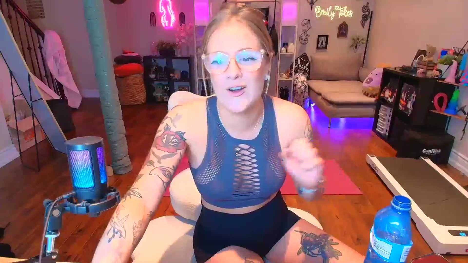 Gallery image thumbnail from EmilyTokes's myfreecams stream on, 01/08/2026, 18:28 image 15 of 20