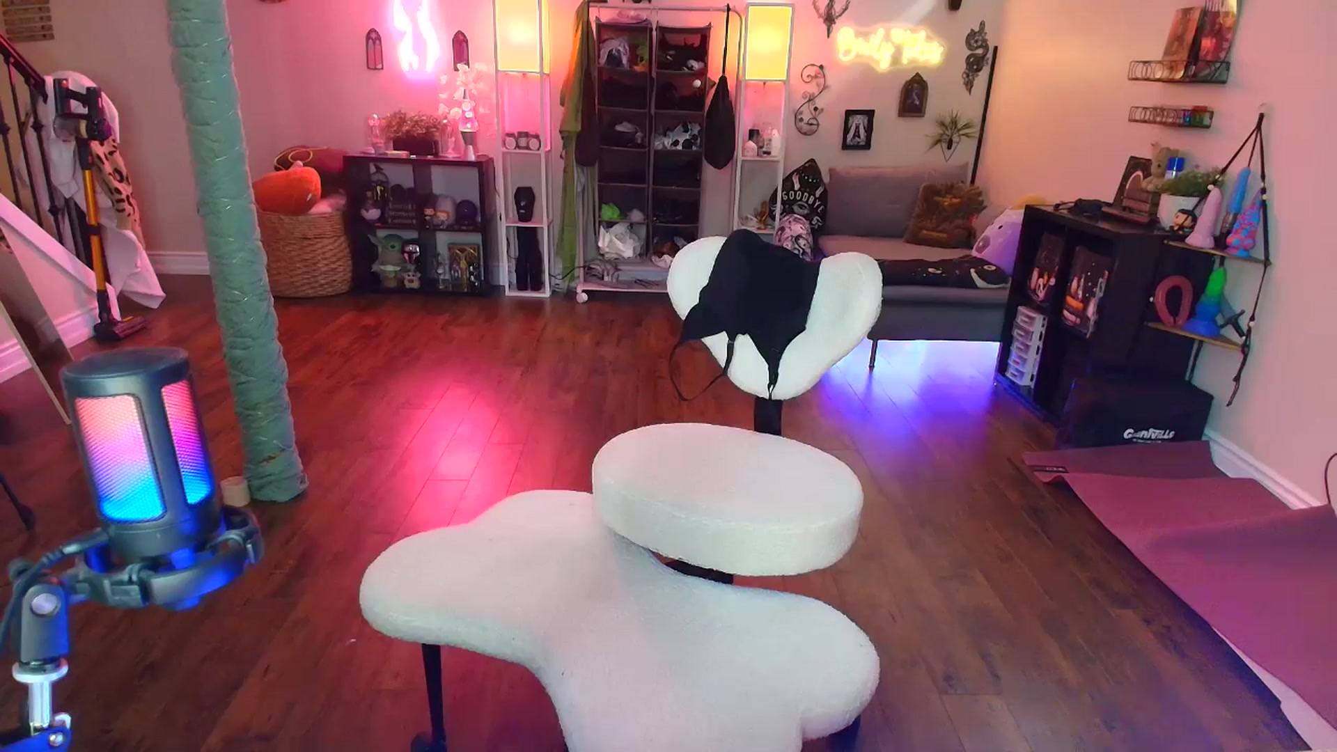 Gallery image thumbnail from EmilyTokes's myfreecams stream on, 01/20/2026, 18:05 image 3 of 20