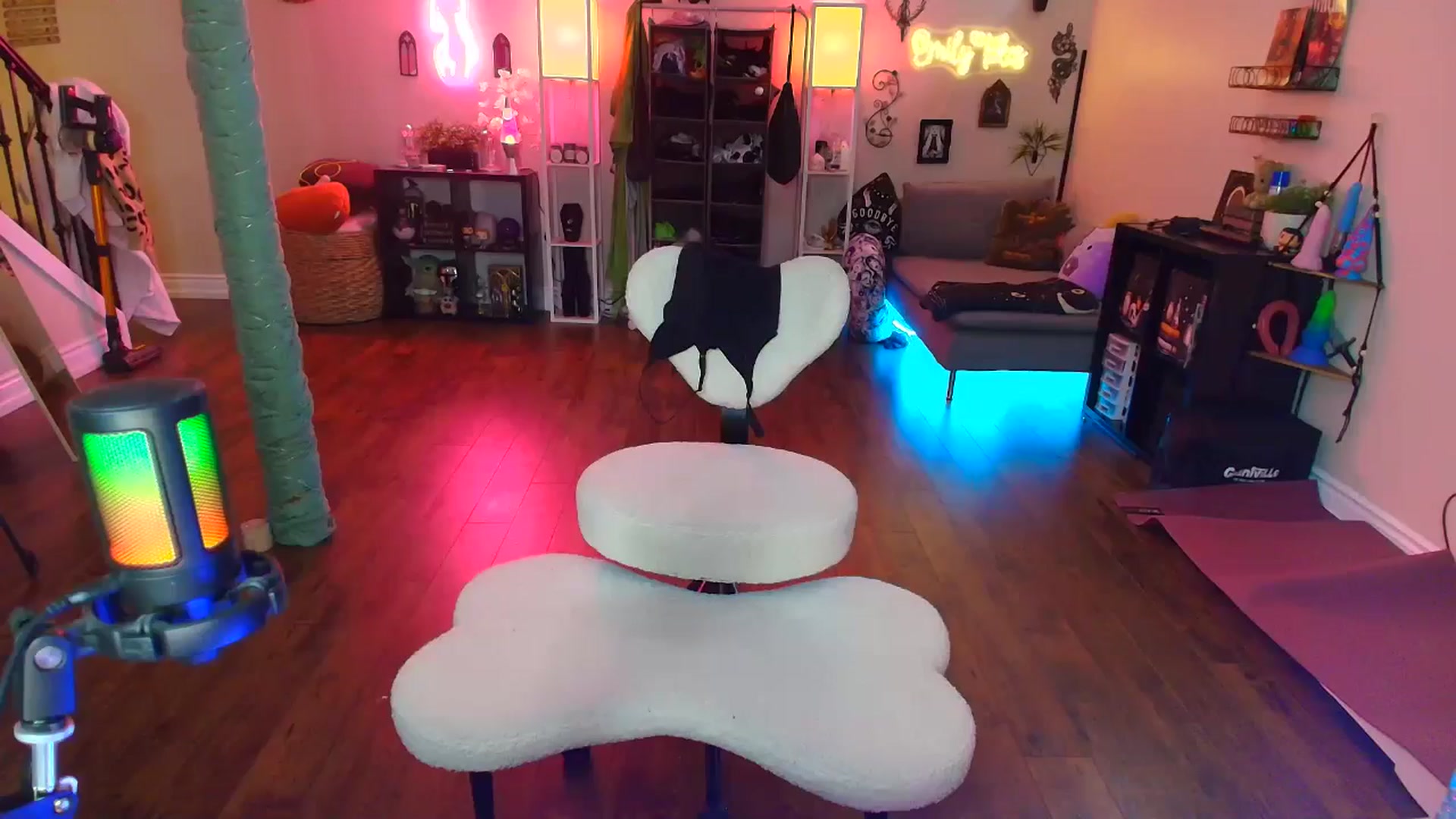 Gallery image thumbnail from EmilyTokes's myfreecams stream on, 01/20/2026, 18:05 image 6 of 20