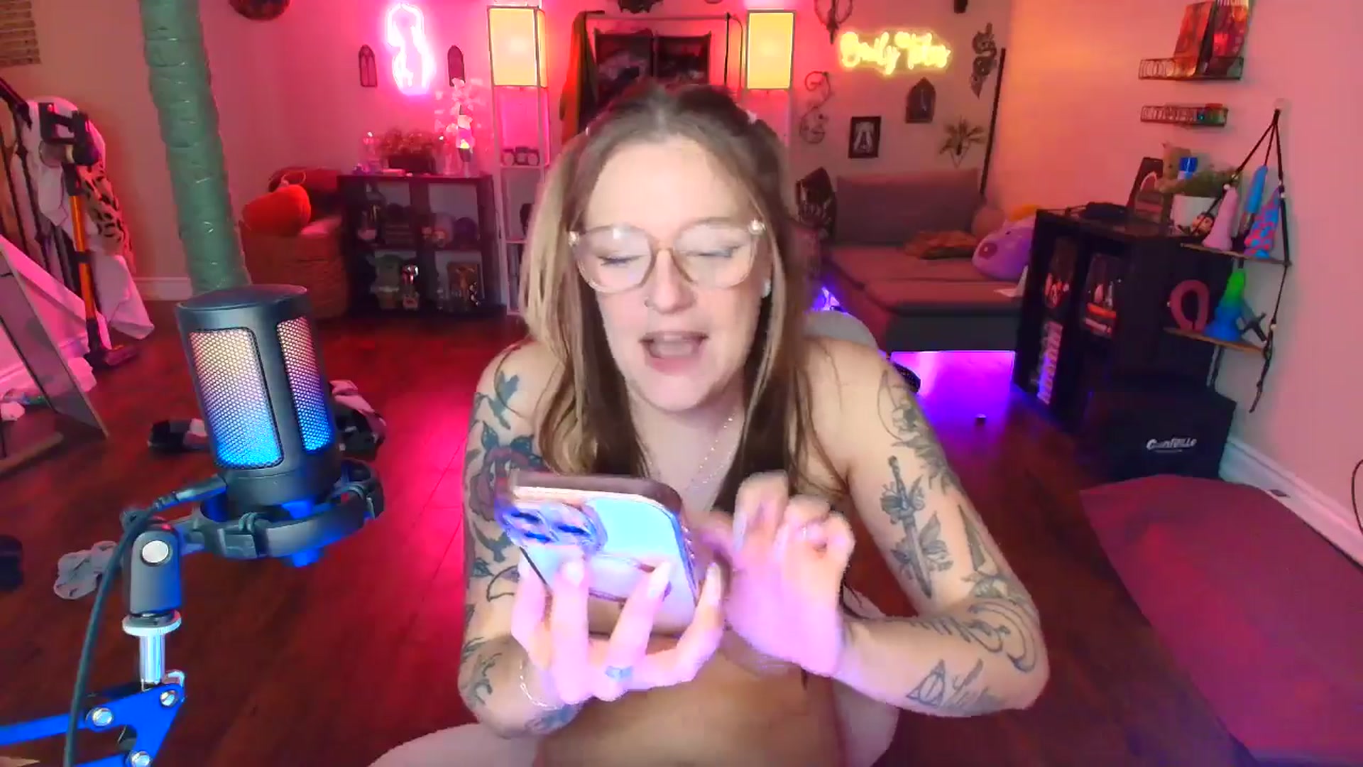 Gallery image thumbnail from EmilyTokes's myfreecams stream on, 01/24/2026, 07:35 image 12 of 20