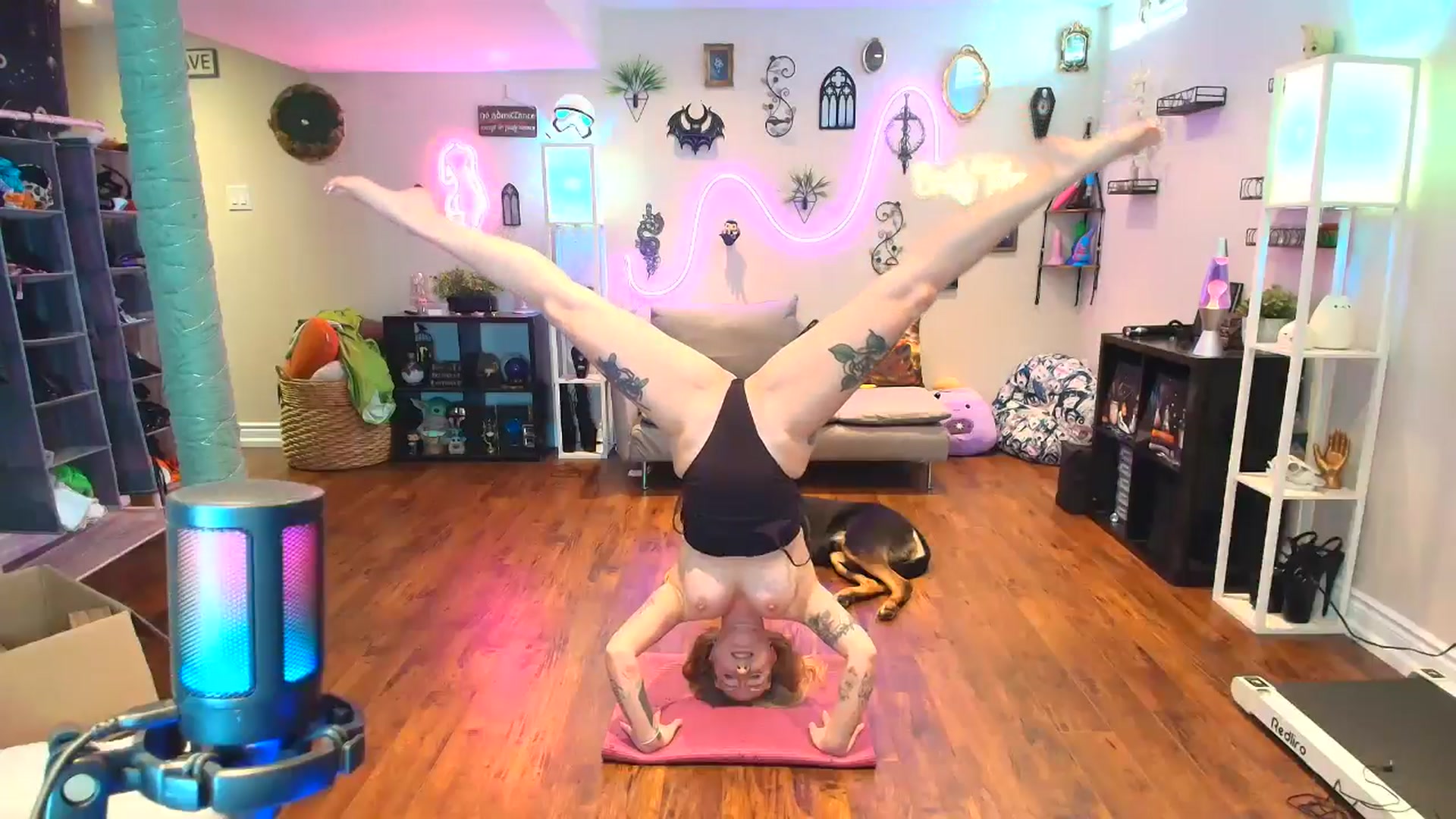 Gallery image thumbnail from EmilyTokes's myfreecams stream on, 04/08/2026, 17:45 image 19 of 20