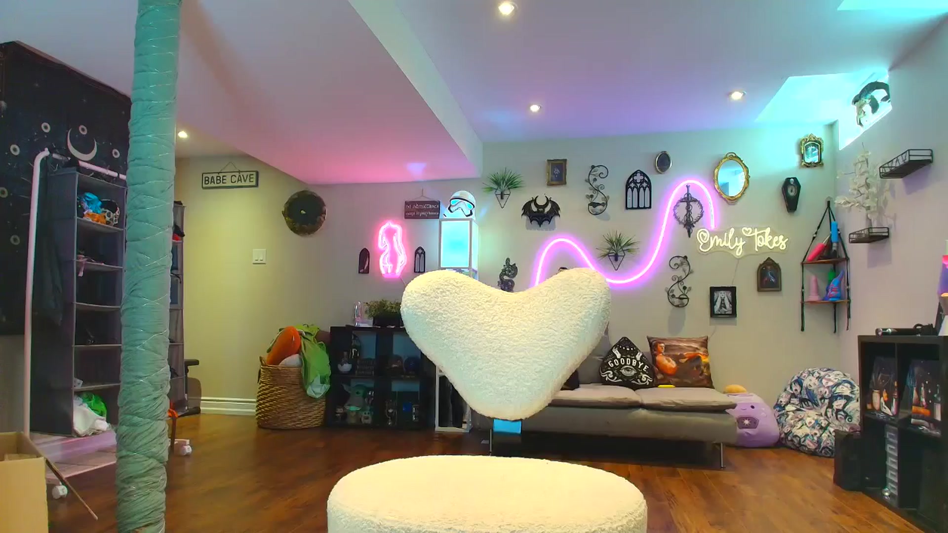 Gallery image thumbnail from EmilyTokes's myfreecams stream on, 04/08/2026, 17:45 image 11 of 20