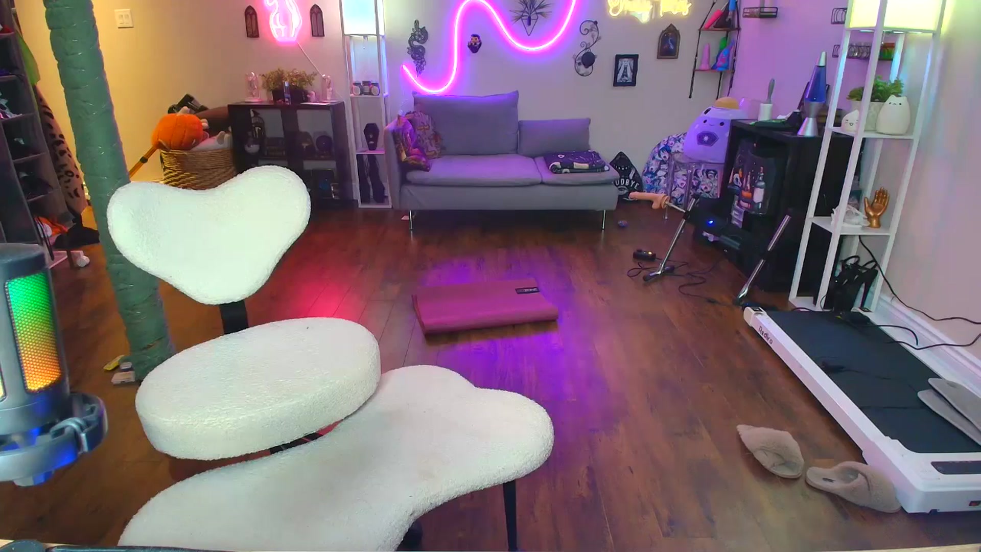 Gallery image thumbnail from EmilyTokes's myfreecams stream on, 04/27/2026, 18:40 image 3 of 20