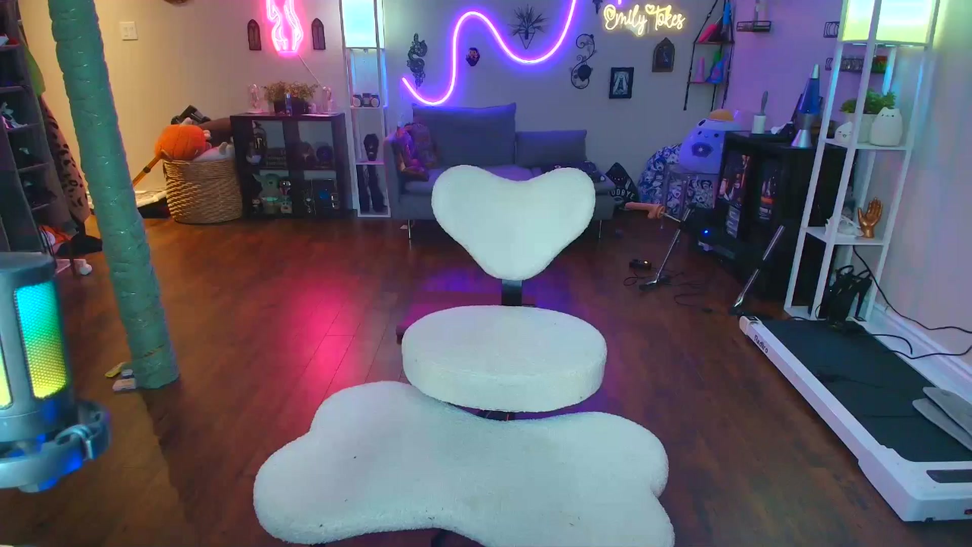 Gallery image thumbnail from EmilyTokes's myfreecams stream on, 04/27/2026, 18:40 image 20 of 20