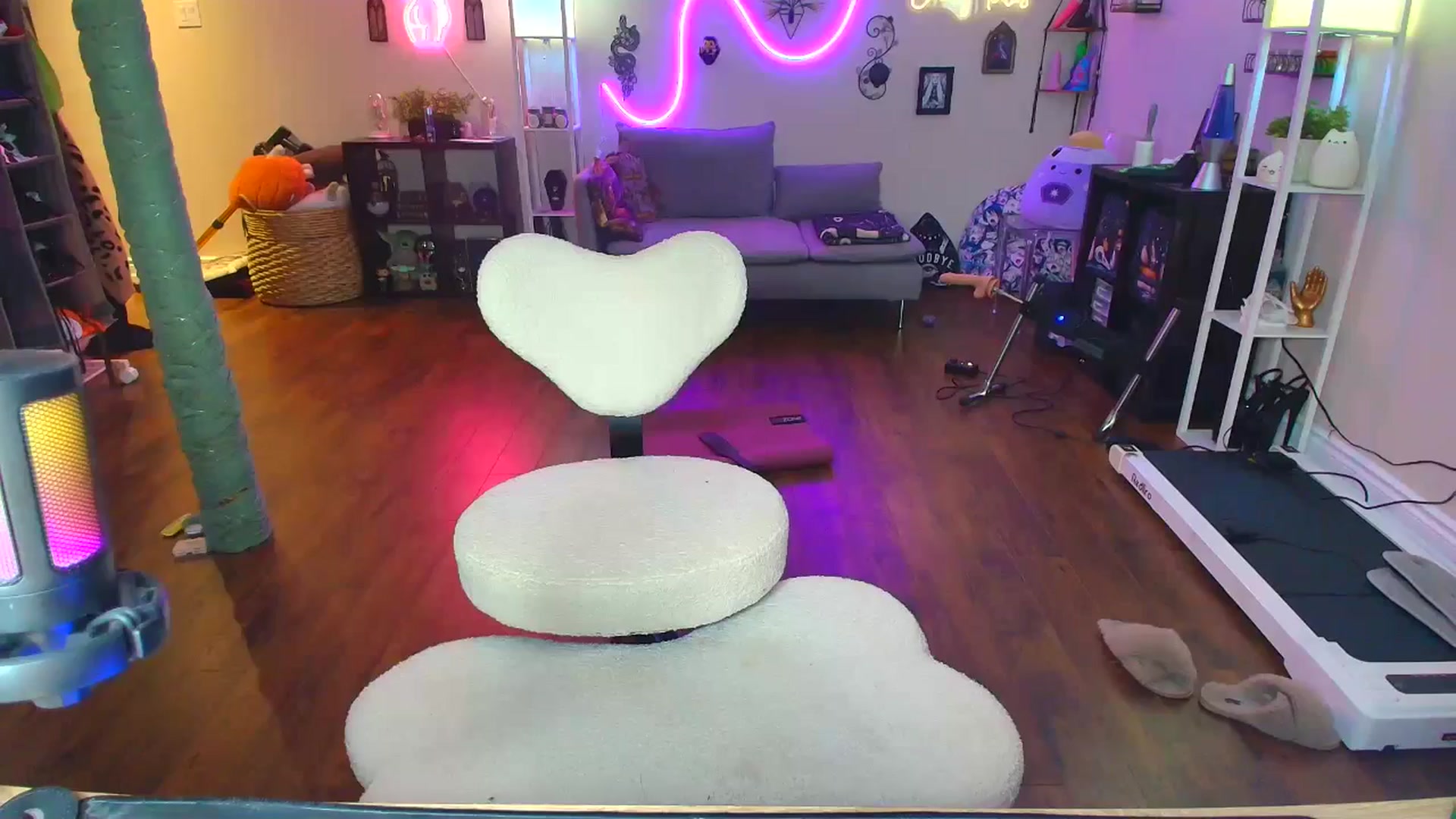 Gallery image thumbnail from EmilyTokes's myfreecams stream on, 04/27/2026, 18:40 image 10 of 20
