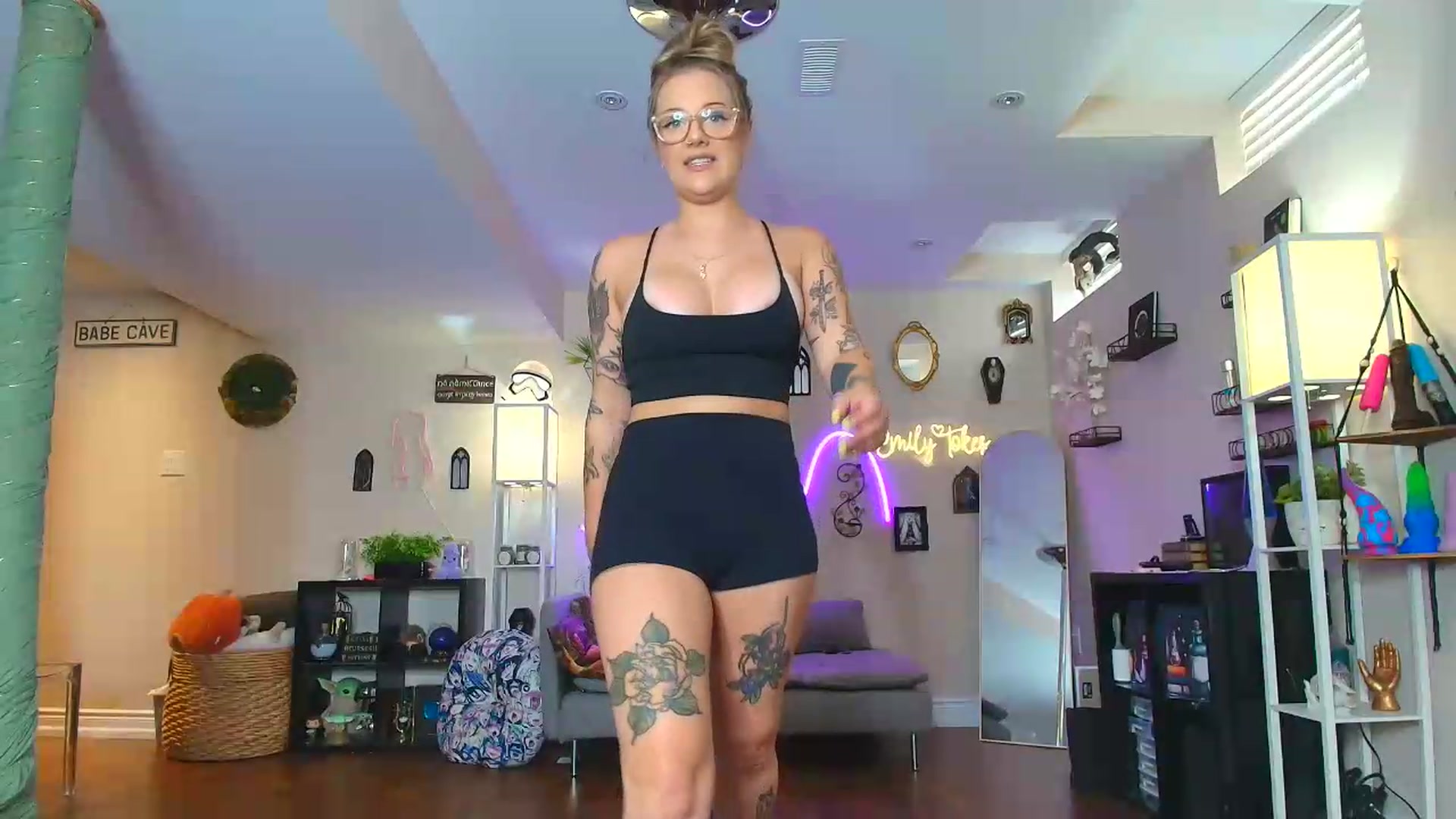 Gallery image thumbnail from EmilyTokes's myfreecams stream on, 06/29/2026, 17:37 image 15 of 20