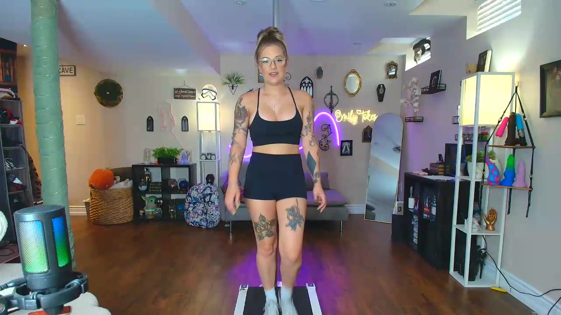 Gallery image thumbnail from EmilyTokes's myfreecams stream on, 06/29/2026, 17:37 image 8 of 20