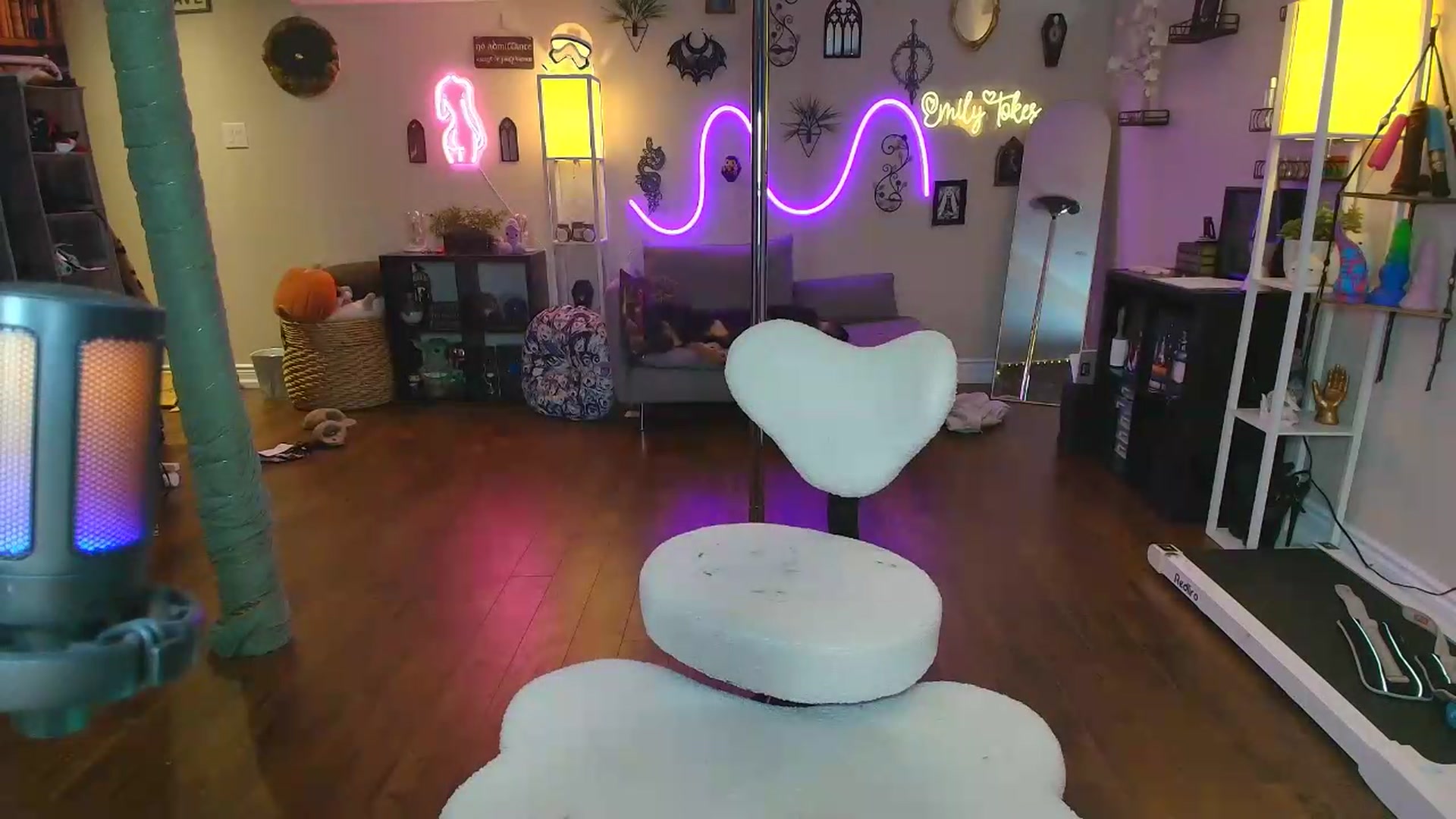 Gallery image thumbnail from EmilyTokes's myfreecams stream on, 07/09/2026, 17:33 image 19 of 20