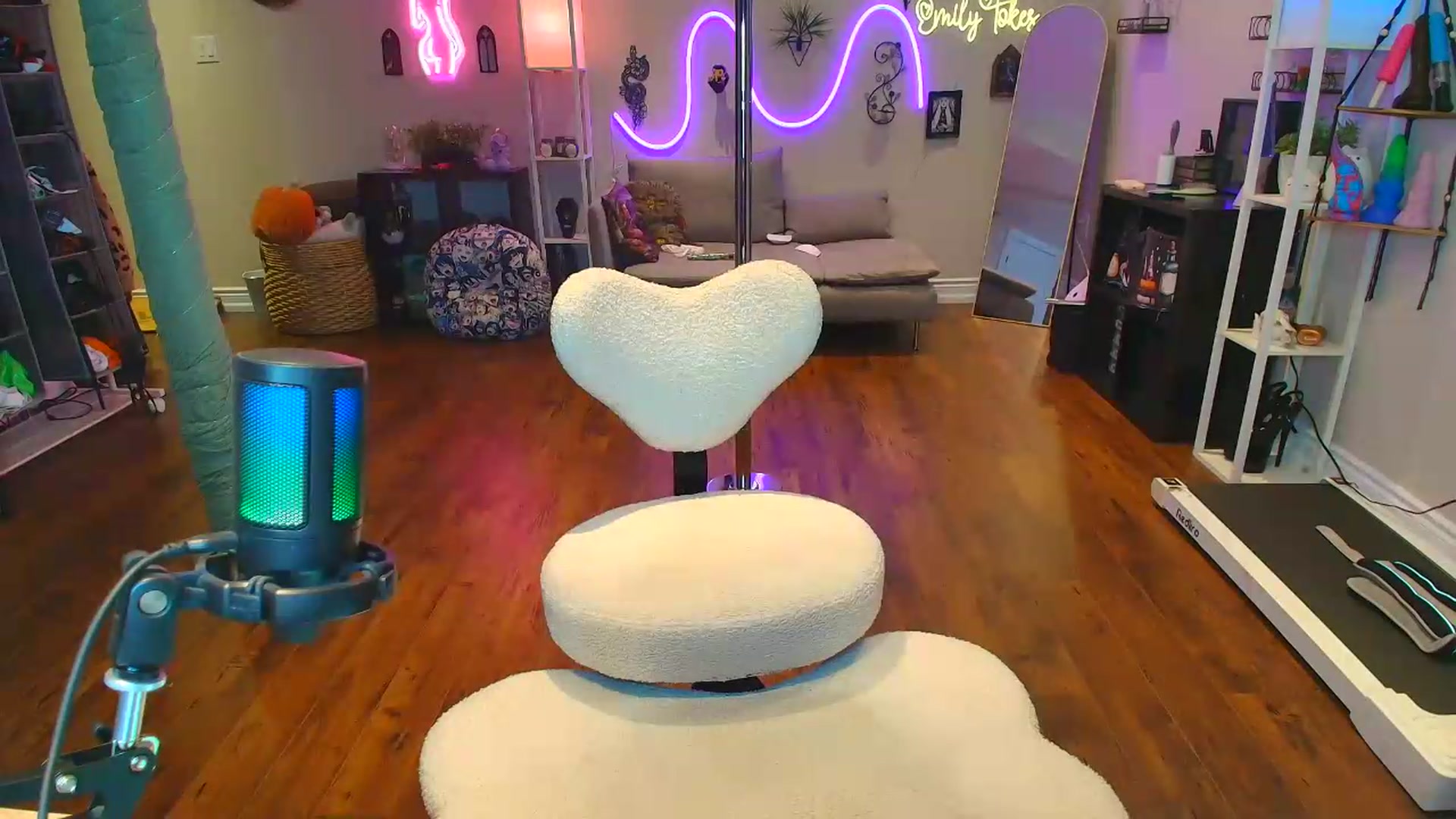 Gallery image thumbnail from EmilyTokes's myfreecams stream on, 07/16/2026, 17:46 image 5 of 20