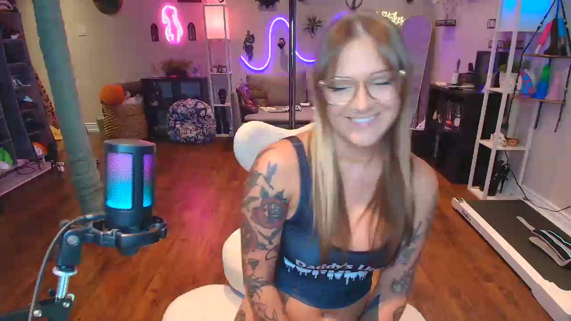 Gallery image thumbnail from EmilyTokes's myfreecams stream on, 07/16/2026, 17:46 image 1 of 20