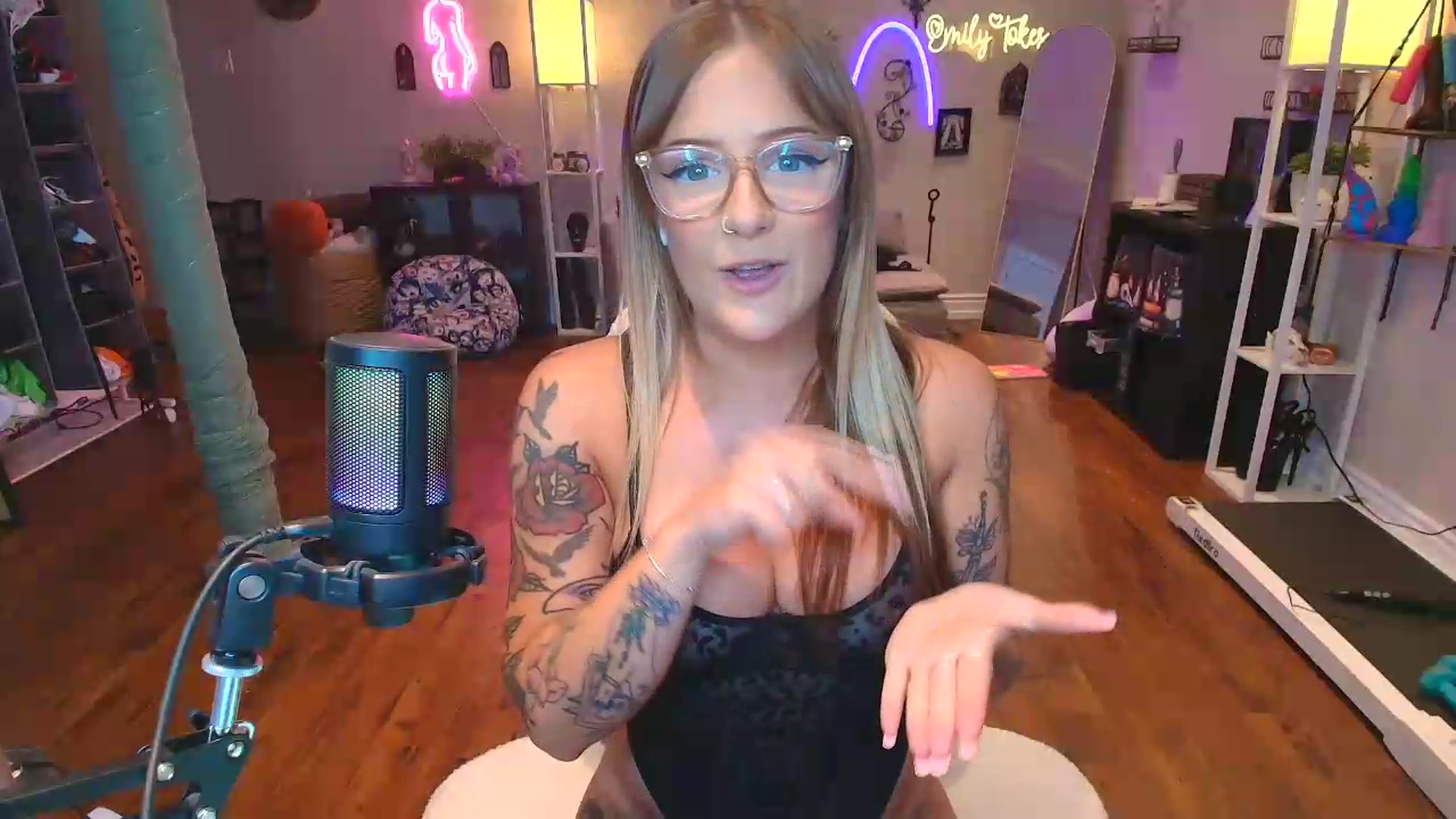 Gallery image thumbnail from EmilyTokes's myfreecams stream on, 07/23/2026, 18:09 image 19 of 20