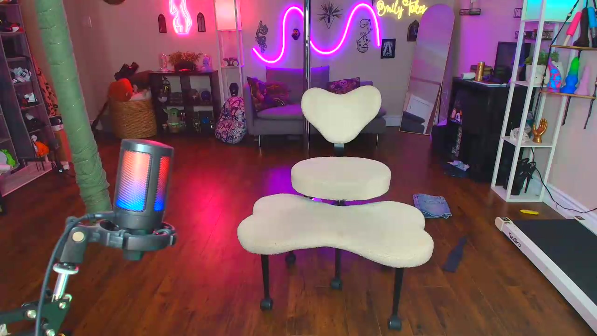 Gallery image thumbnail from EmilyTokes's myfreecams stream on, 08/09/2026, 05:33 image 19 of 20