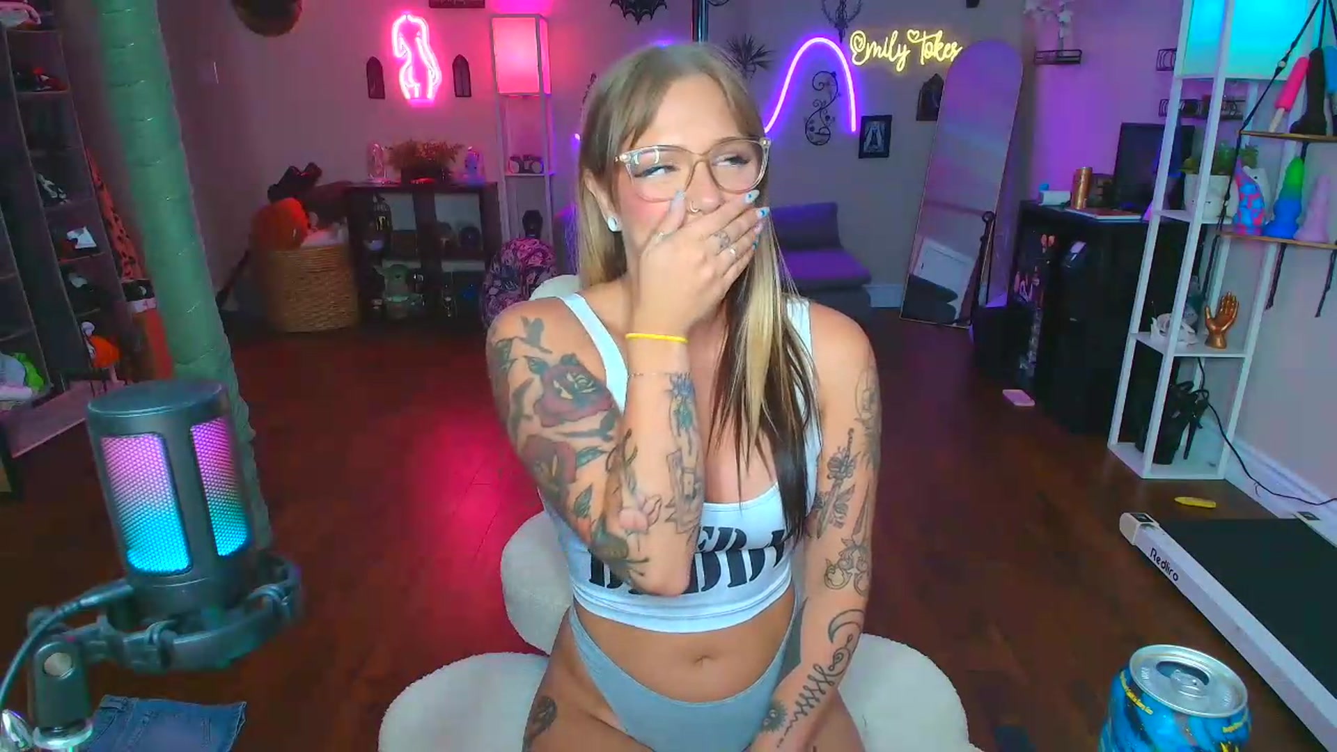 Gallery image thumbnail from EmilyTokes's myfreecams stream on, 08/12/2026, 05:05 image 10 of 20