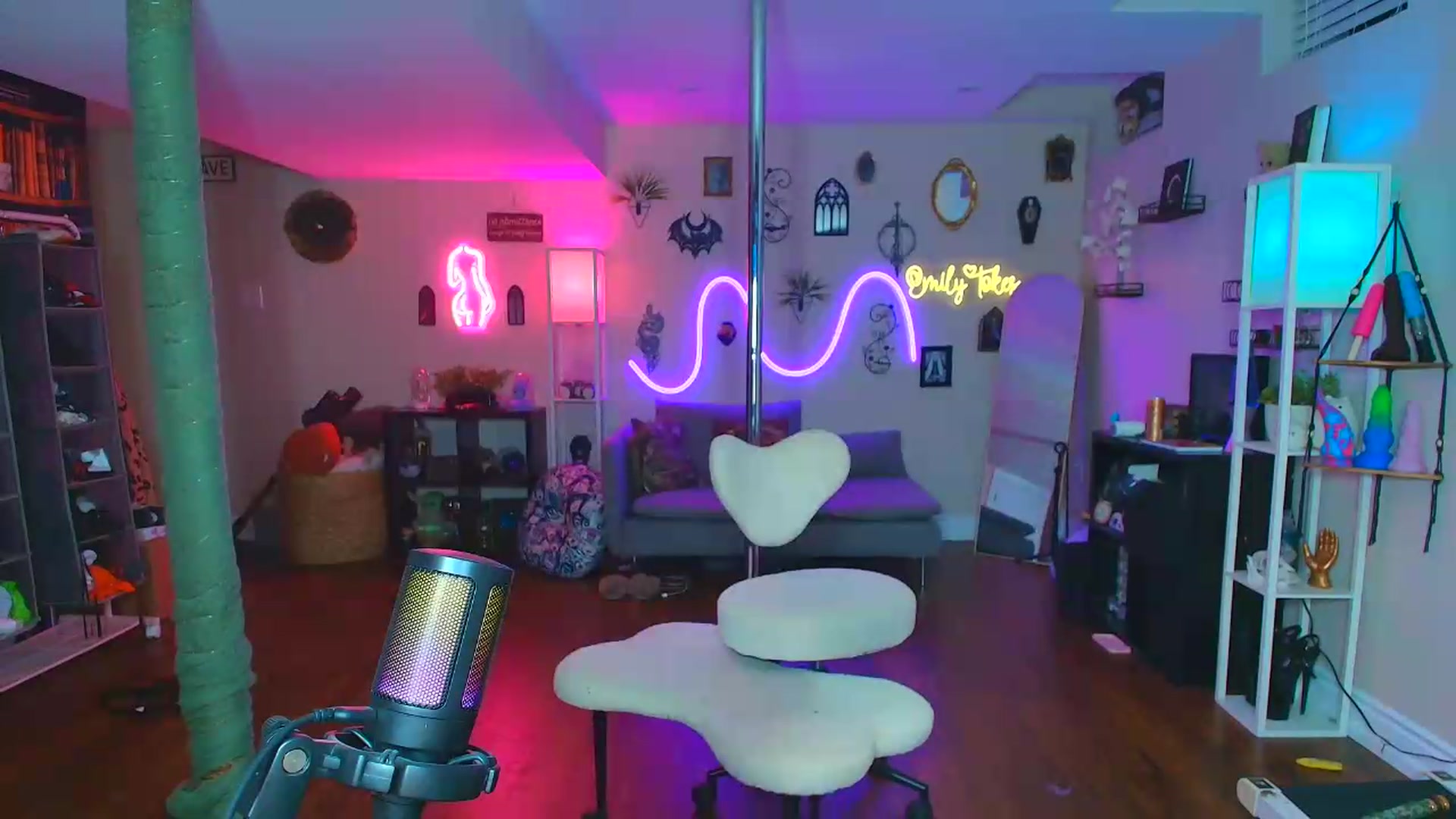Gallery image thumbnail from EmilyTokes's myfreecams stream on, 08/15/2026, 04:47 image 14 of 20