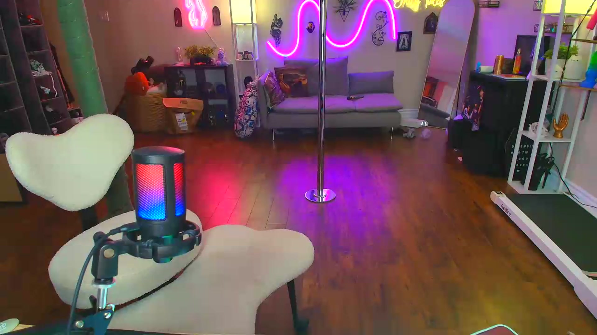 Gallery image thumbnail from EmilyTokes's myfreecams stream on, 08/22/2026, 03:27 image 18 of 20